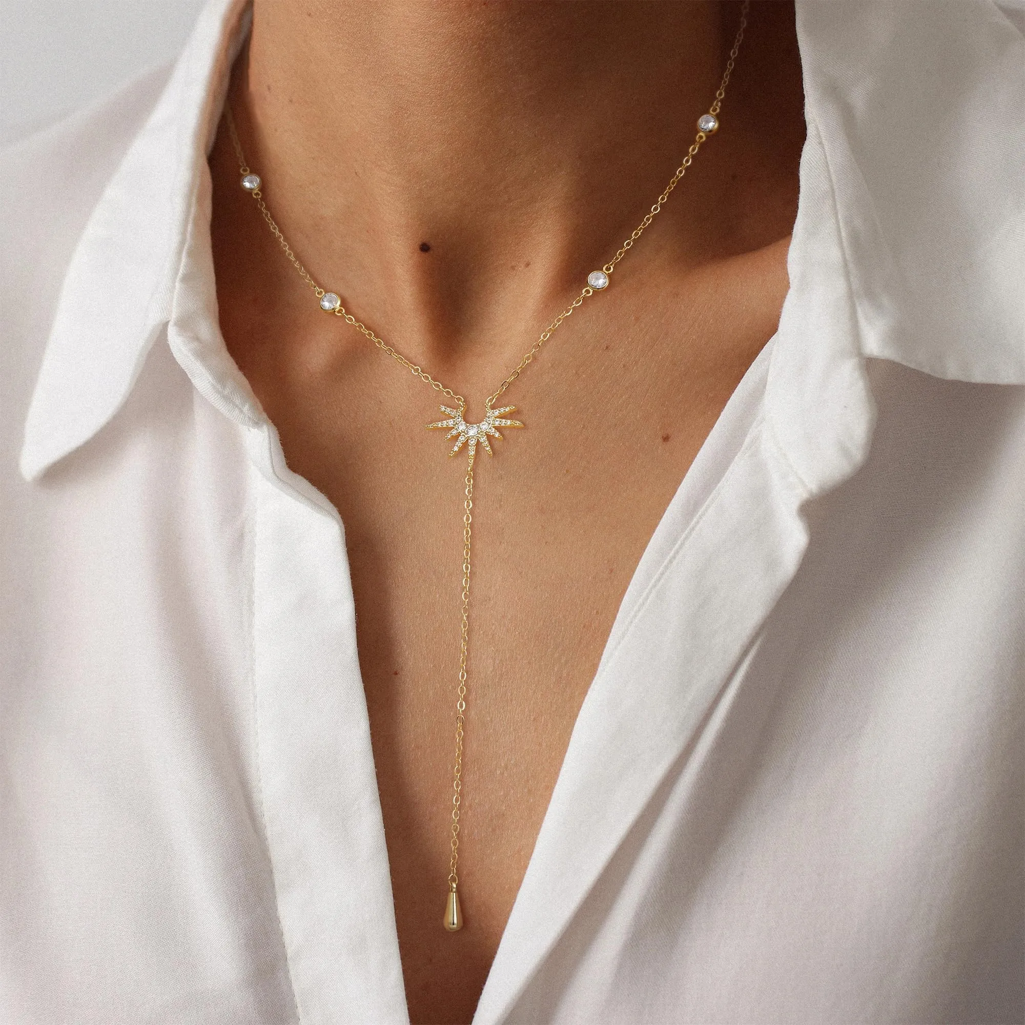 RIXERKOC Collana lunga a Y per Donna, Collane Lariat placcata in oro 14k con Pendente a forma di Sole Collana a Y in cristallo Dorato Gioiello Regalo per Donne e Ragazze (Oro) - immagine 5