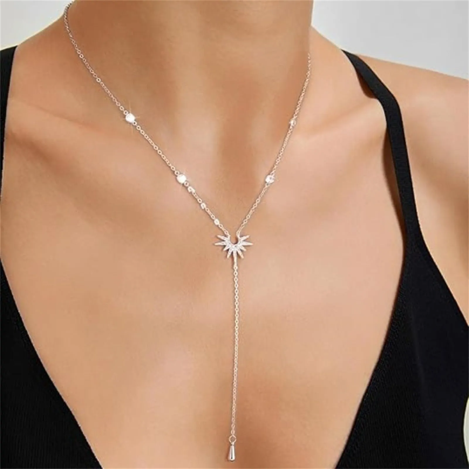 RIXERKOC Collana lunga a Y per Donna, Collane Lariat placcata in oro 14k con Pendente a forma di Sole Collana a Y in cristallo Dorato Gioiello Regalo per Donne e Ragazze (Argento) - immagine 2