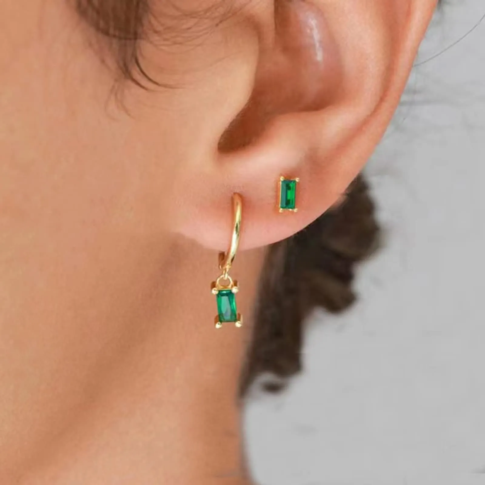 Orecchini in Rame Piccoli Cerchio Oro Con Goccia Verde E Orecchini A Bottone Verdi, Per Donne Cerchi In Oro 14K Anallergici Donna Per Bambine E Uomini 4 PCS… - immagine 4