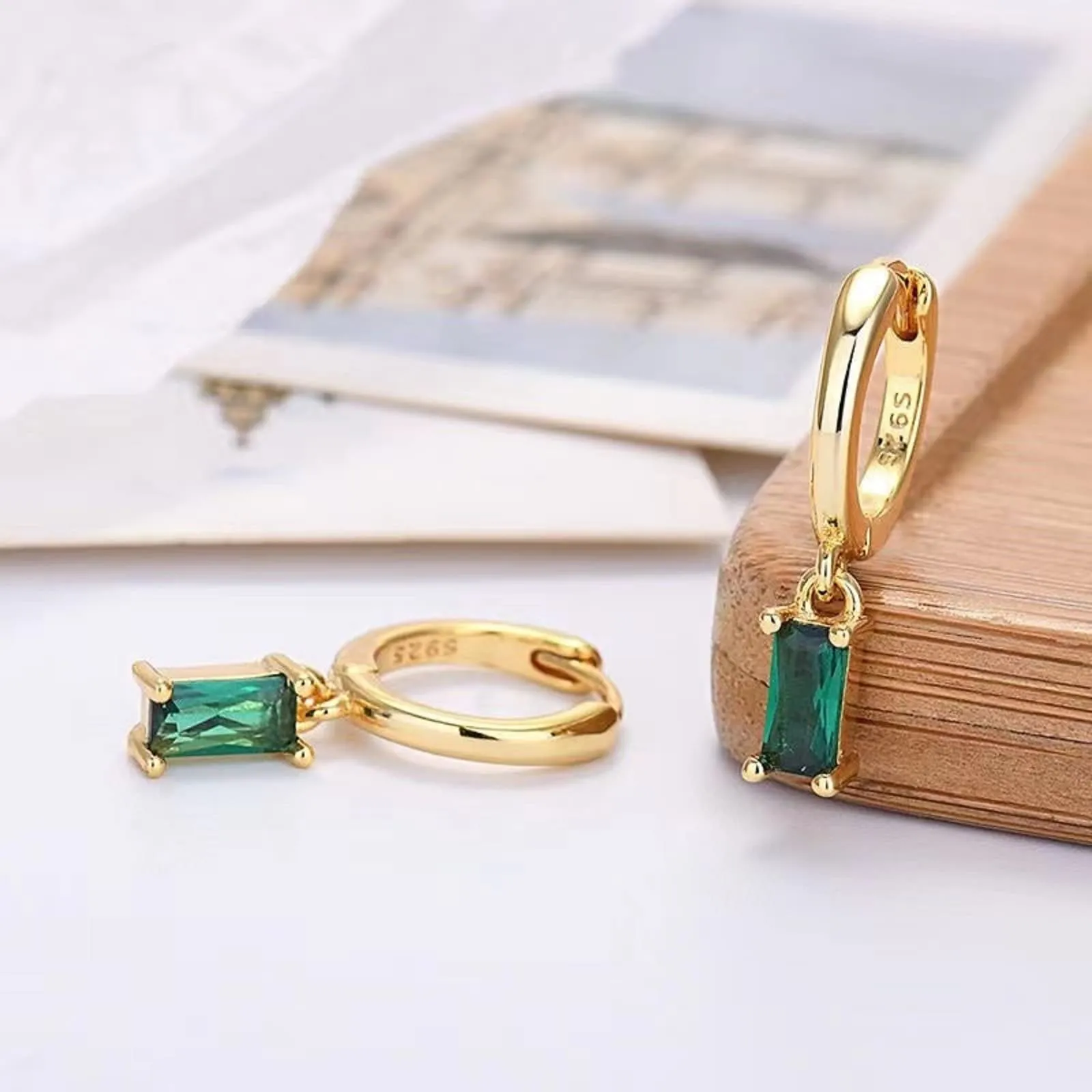 Orecchini in Rame Piccoli Cerchio Oro Con Goccia Verde E Orecchini A Bottone Verdi, Per Donne Cerchi In Oro 14K Anallergici Donna Per Bambine E Uomini 4 PCS… - immagine 7