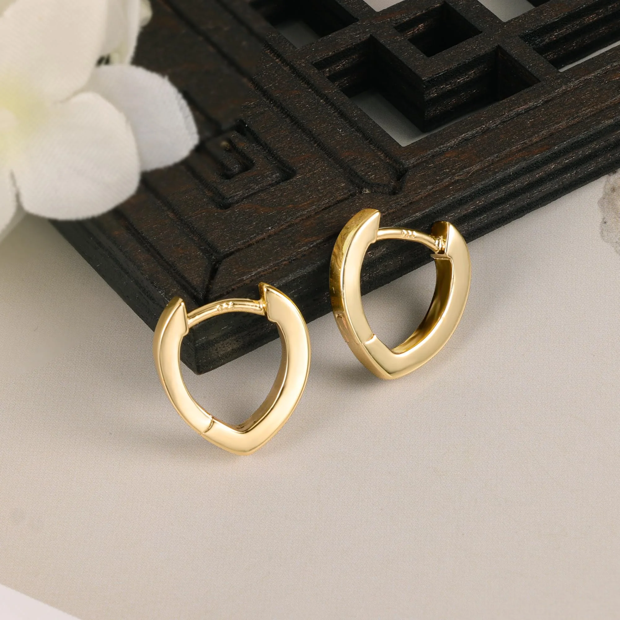 ALEXCRAFT Orecchini Cerchio Cuore Ovale Donna Oro 14K Lucido Huggie - immagine 6
