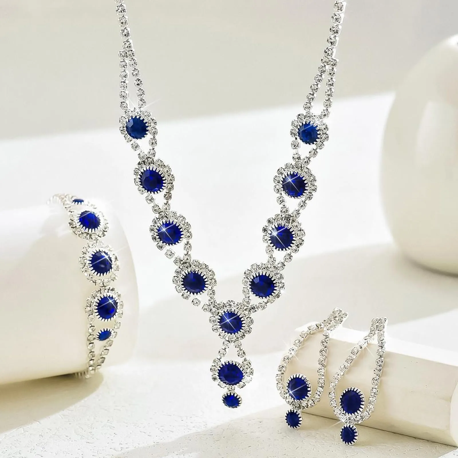 AOWVUTS Cristallo Set di Gioielli da Sposa Donne Argento Parure Gioielli con Strass Rotondo Collana Orecchini Pendenti Bracciale Set Gioielli da Zirconia Cubica (Blu) - immagine 6