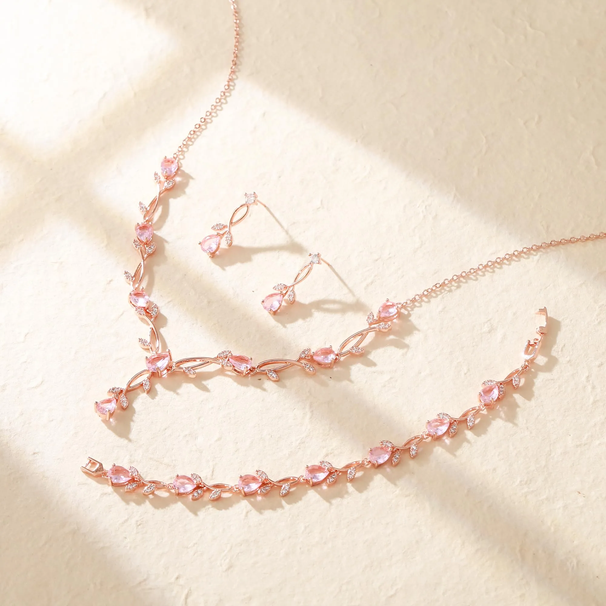 Clearine - Set di gioielli in zirconia per donne spose, collana con ciondolo a goccia e foglia, orecchini e braccialetto per ballo di fine anno - immagine 3