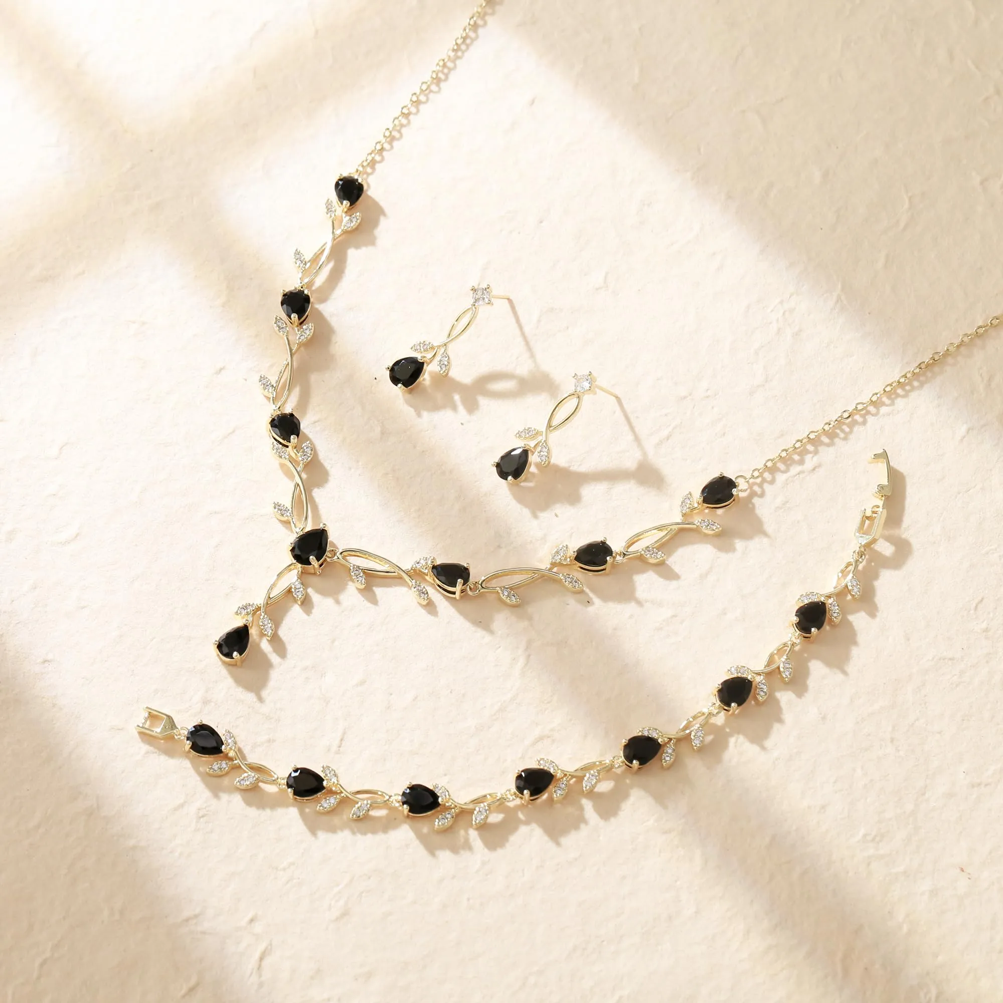 Clearine - Set di gioielli in zirconia per donne spose, collana con ciondolo a goccia e foglia, orecchini e bracciale con pietra di nascita a marquise per ballo di fine anno - immagine 3
