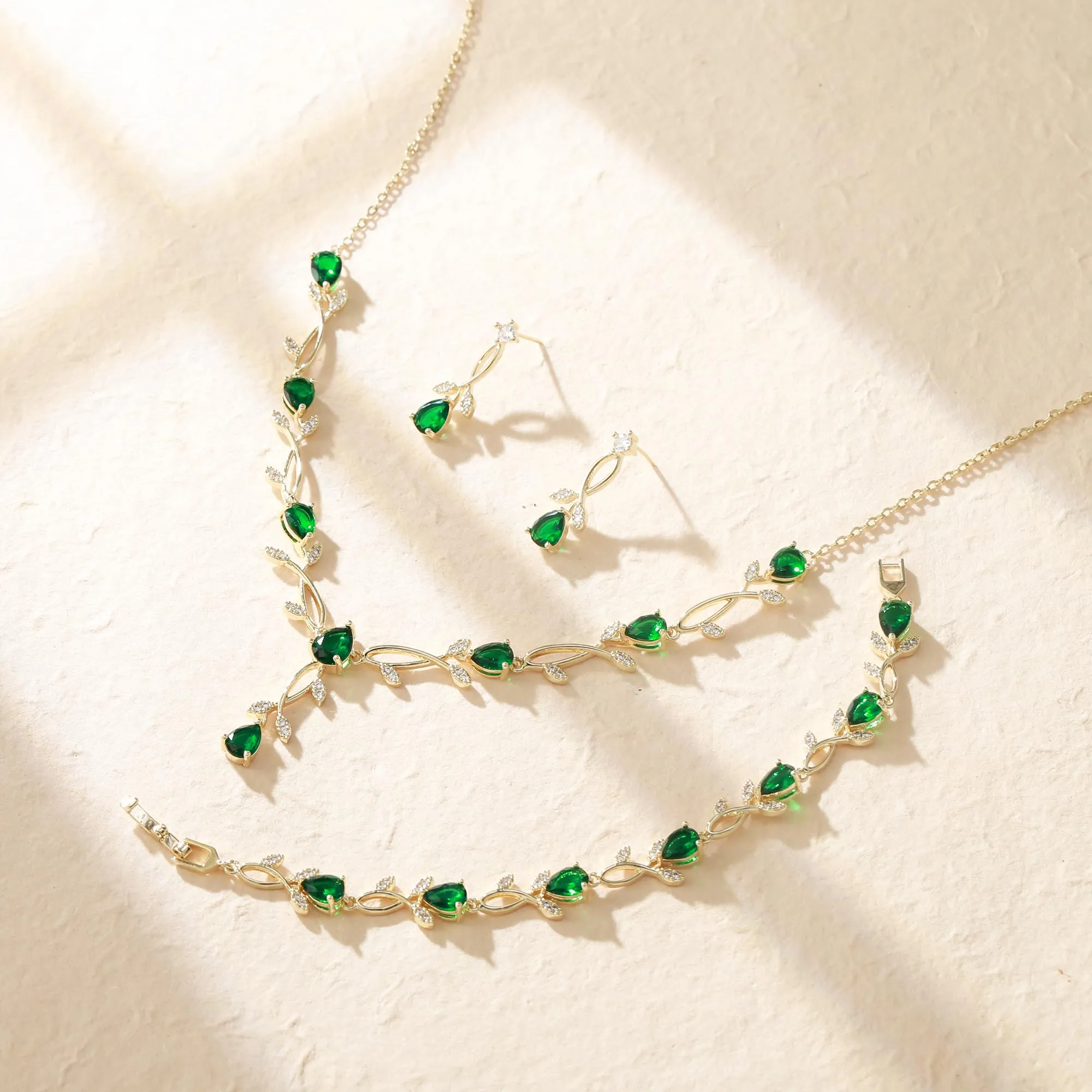 Clearine - Set di gioielli in zirconia per donne spose, collana con ciondolo a goccia e foglia, orecchini e bracciale con zirconia scintillante, set per ballo di fine anno e feste, 7.3 inches x 1.3 - immagine 3