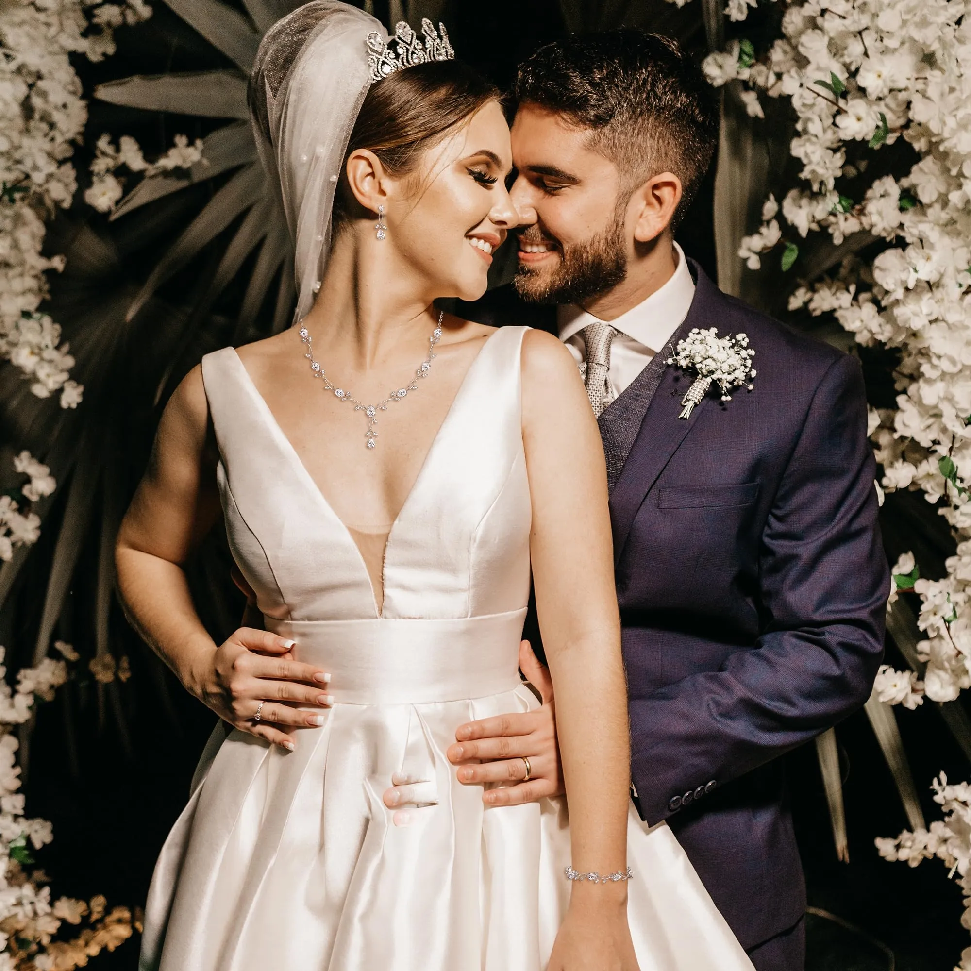 Clearine - Set di gioielli in zirconia per donne spose, con brillanti orecchini a goccia, collana con ciondolo a foglia e braccialetto per ballo di fine anno - immagine 2