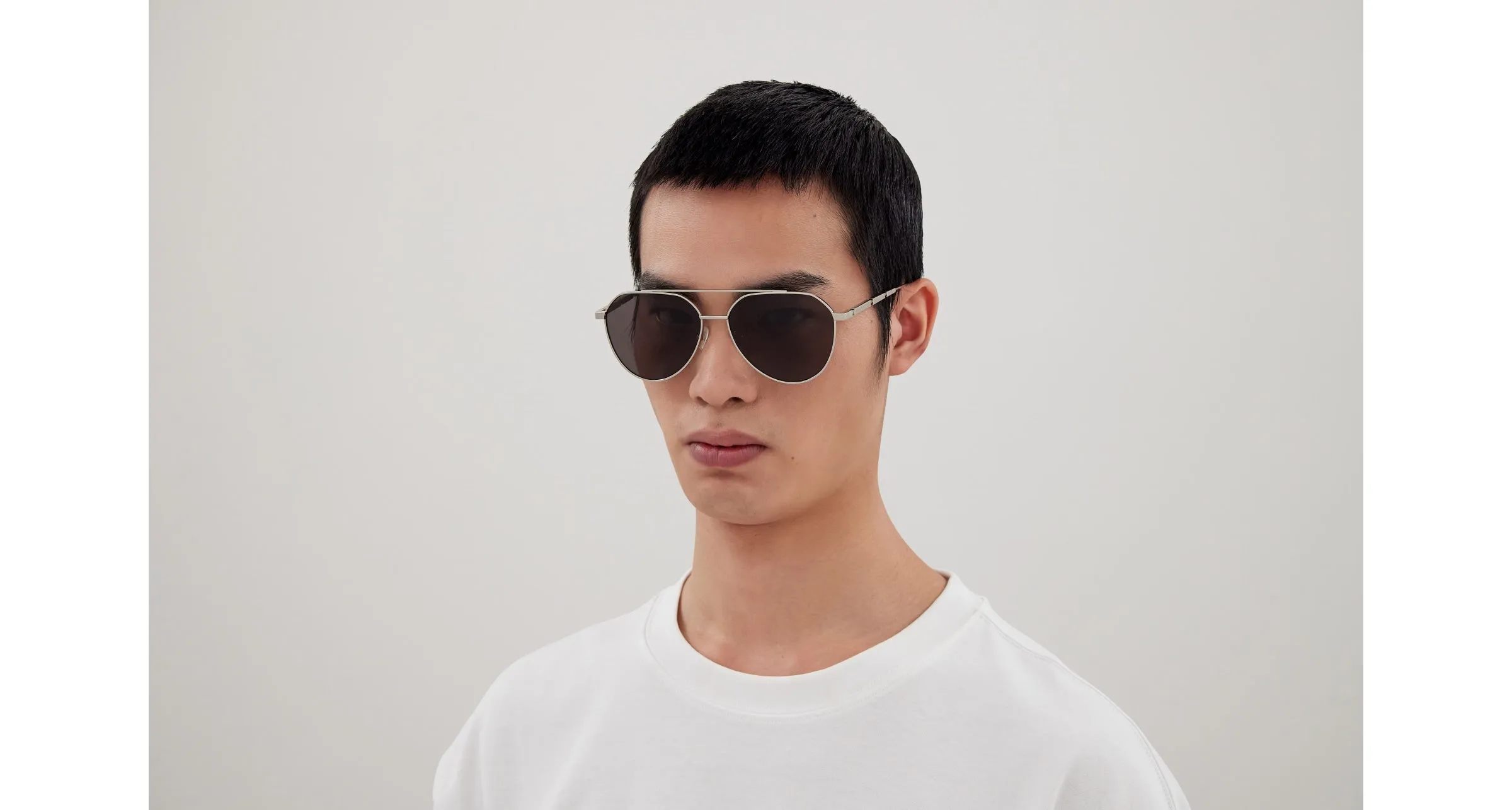 Alexander McQueen AM0478S 001 Occhiali da sole Metallo Argento Grigio Pilot - immagine 4