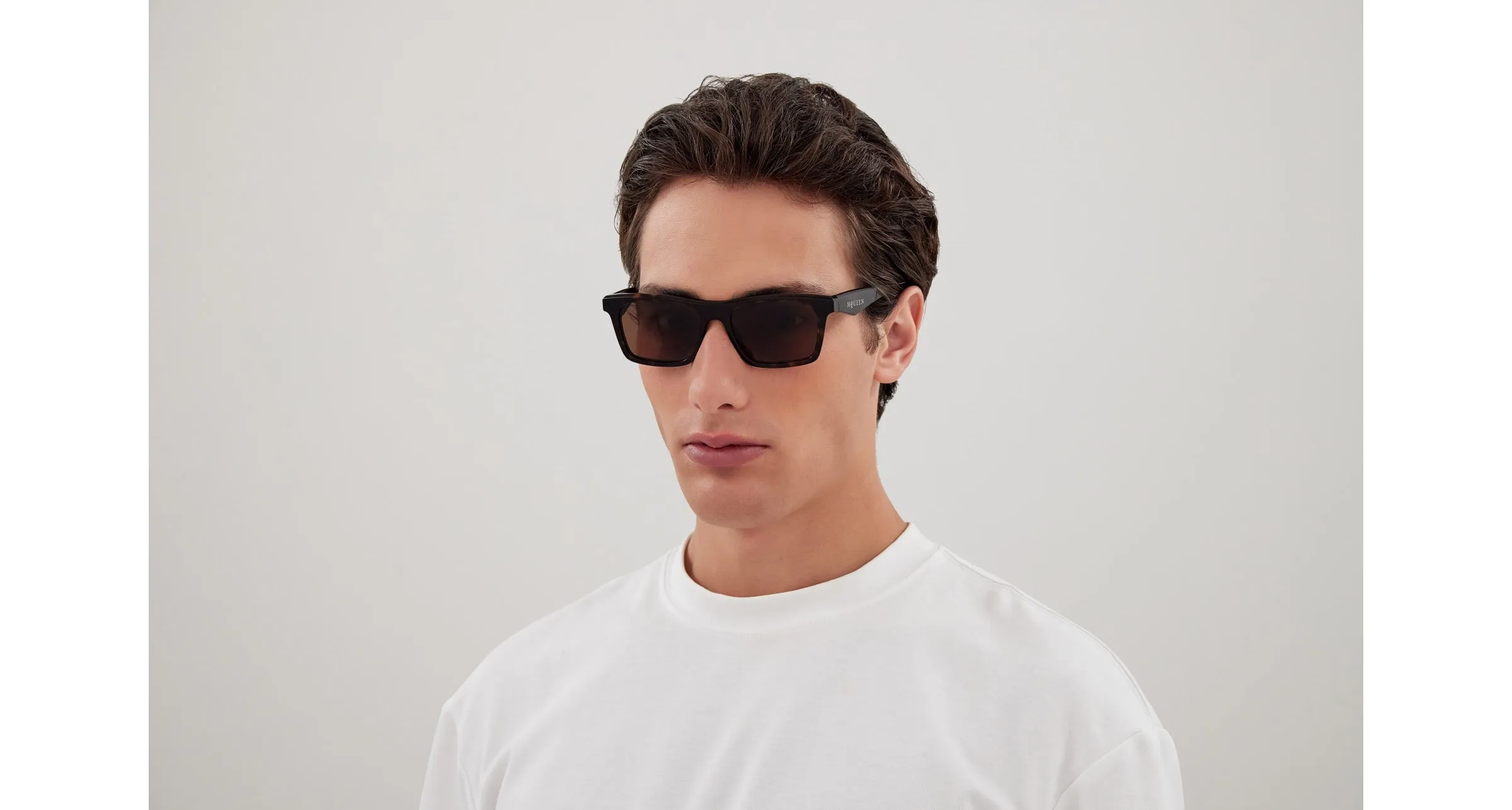 Alexander McQueen AM0472S 002 Occhiali da sole Acetato Havana Marrone Squadrata - immagine 4
