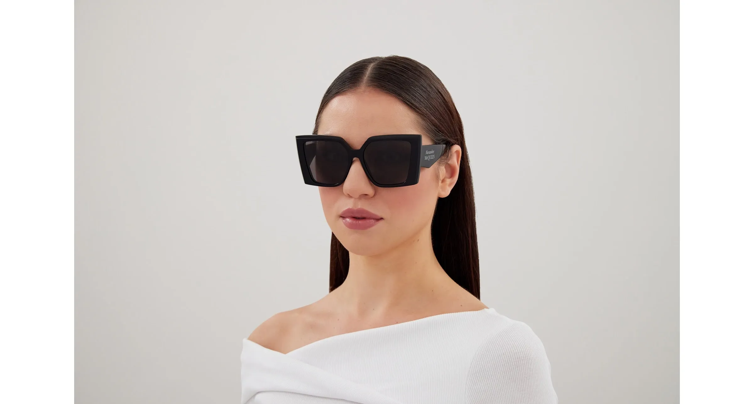 Alexander McQueen AM0467S 001 Occhiali da sole Acetato Nero Grigio Squadrata - immagine 4