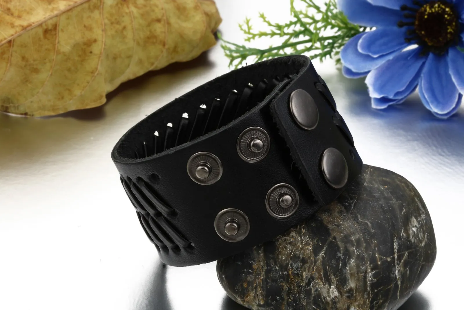 JewelryWe Bracciale da Uomo Donna Unisex Largo di Pelle PU Regolabile Colore Marrone Nero - immagine 4