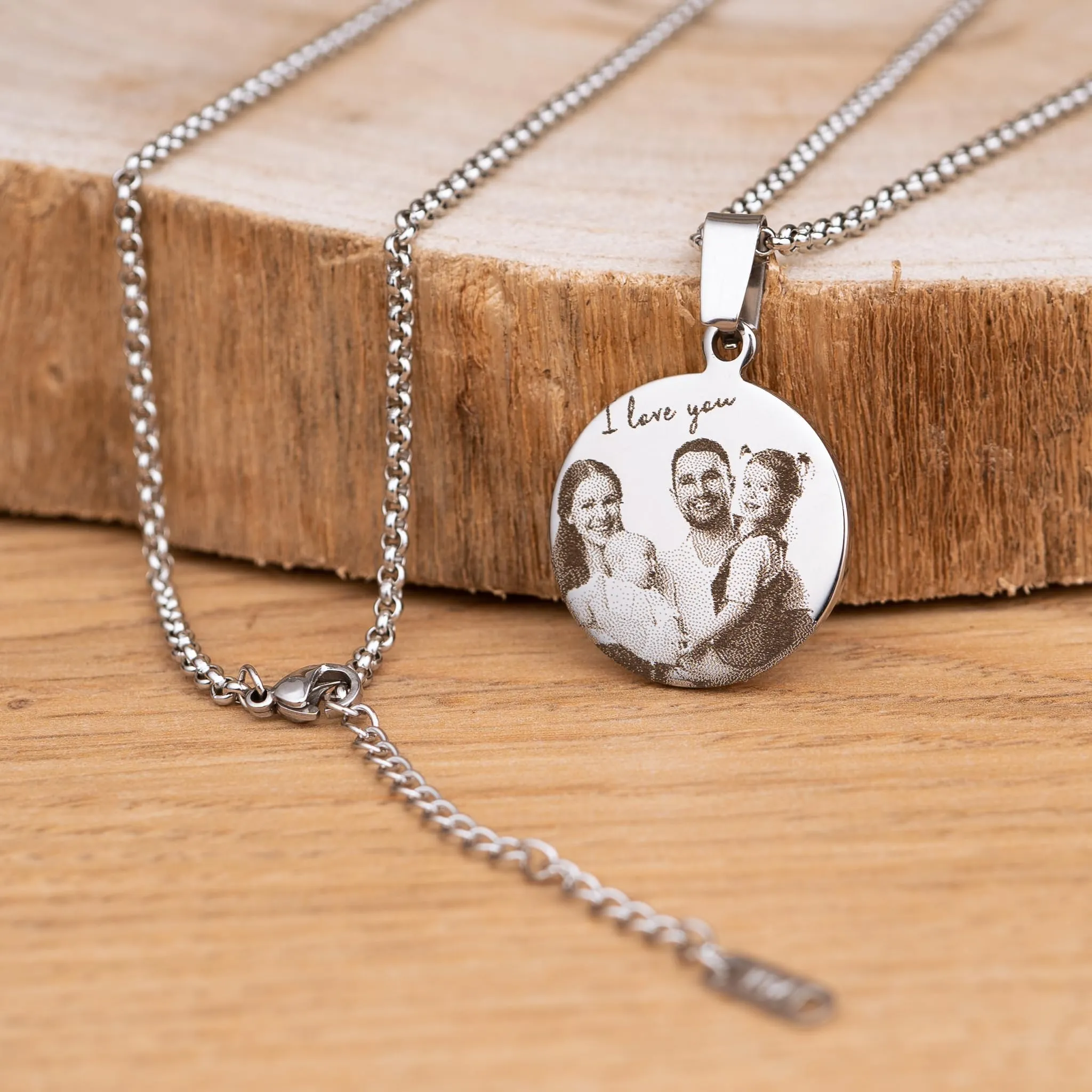 Wanapix | Ciondolo Inciso con Foto, Nome o Testi | Collana Rotonda in Acciaio Inossidabile con Catena | Personalizzato su 1 lato tramite Incisione Laser | 100% Personalizzato - immagine 5