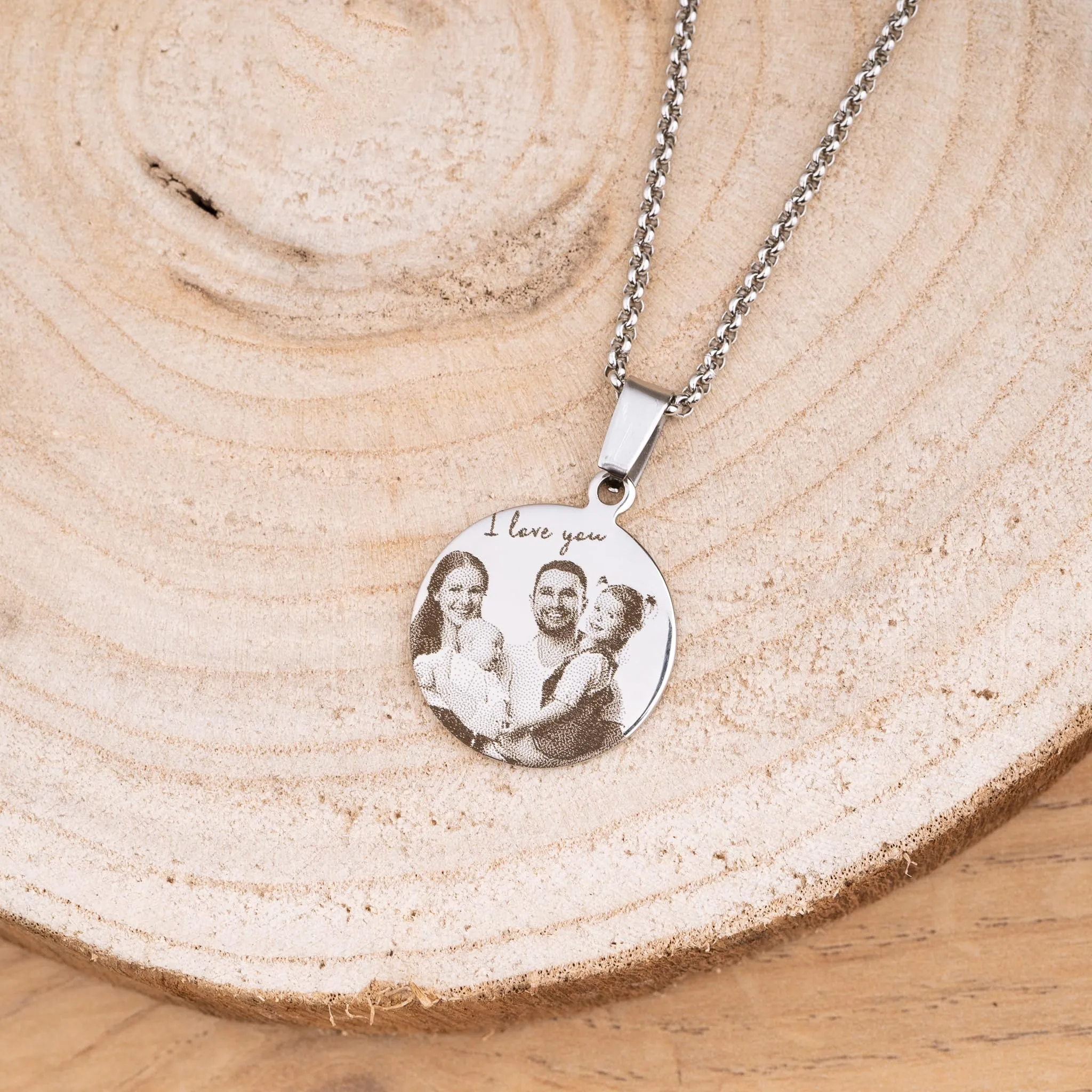 Wanapix | Ciondolo Inciso con Foto, Nome o Testi | Collana Rotonda in Acciaio Inossidabile con Catena | Personalizzato su 1 lato tramite Incisione Laser | 100% Personalizzato - immagine 6