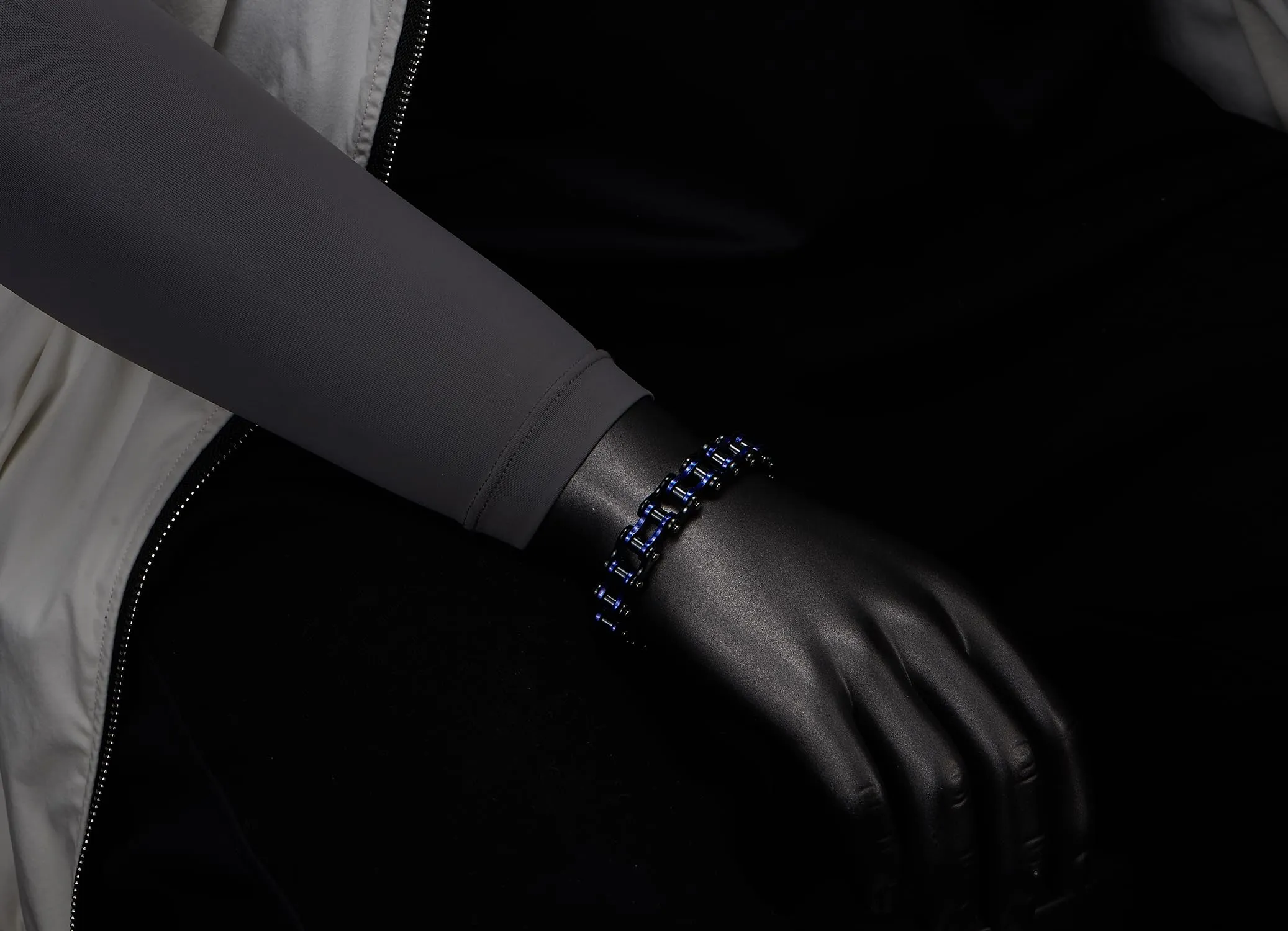 COOLSTEELANDBEYOND Classico - Bracciale da Uomo, Catena di Bicicletta, Acciaio Inossidabile, Argento Nero Blu Scuro, Lucidato a Specchio - immagine 2