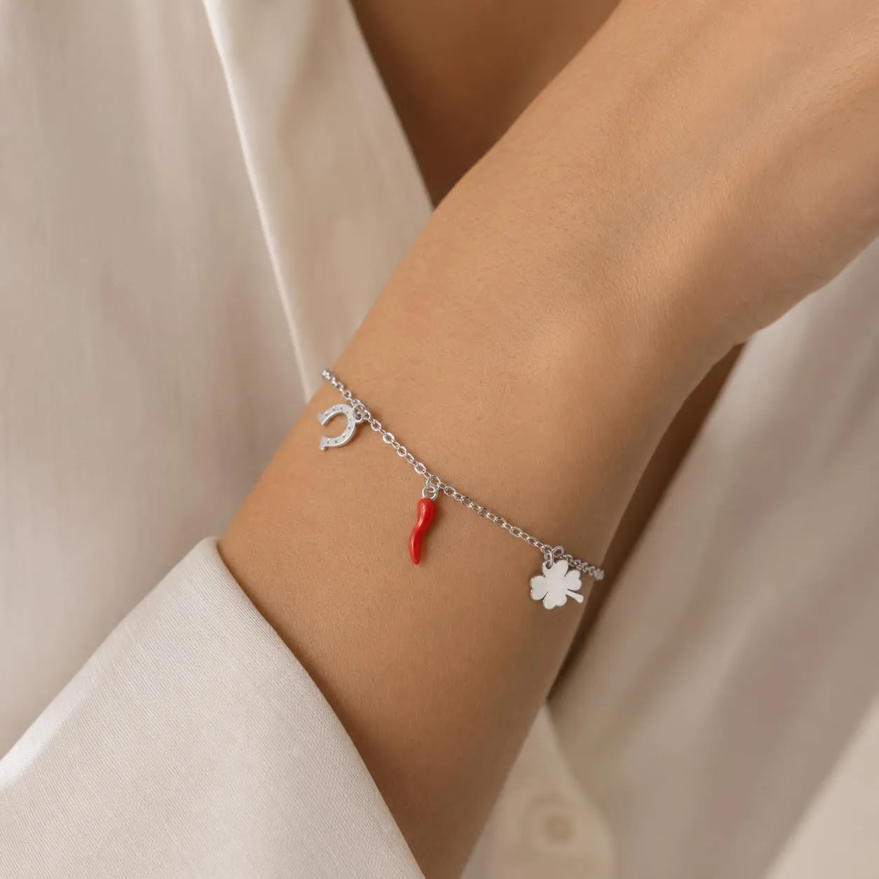 Louis Ciocchetti Bracciale in Acciaio con Corno Portafortuna – Bracciale Regolabile Uomo e Donna con Chiusura a Moschettone, Lunghezza 16 cm + 5 cm - immagine 3