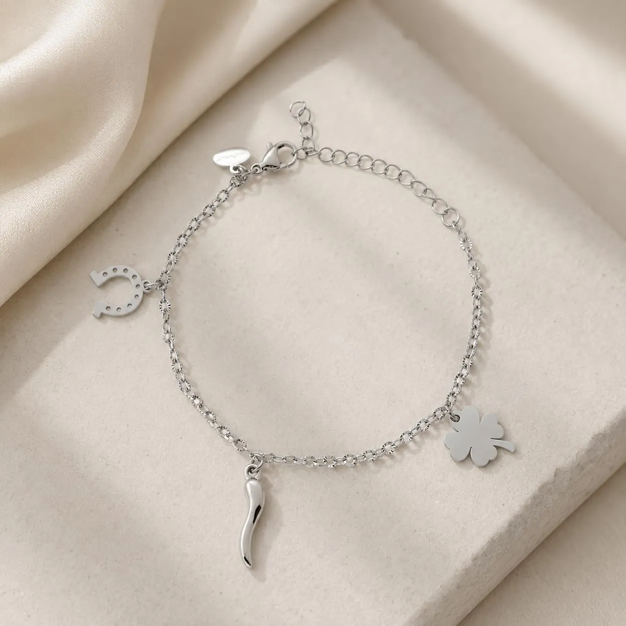 Louis Ciocchetti Bracciale in Acciaio con Corno Portafortuna – Bracciale Regolabile Uomo e Donna con Chiusura a Moschettone, Lunghezza 16 cm + 5 cm - immagine 7