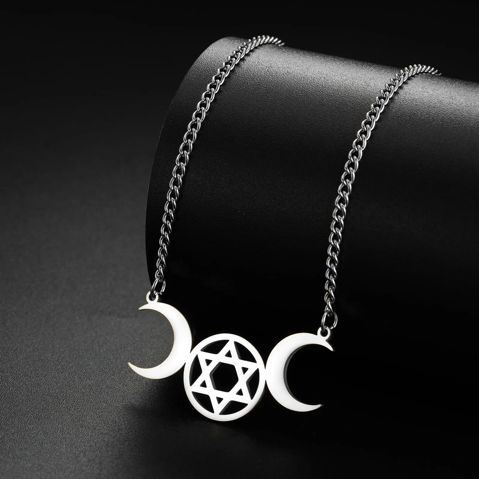 VASSAGO Collana Tripla Luna Dea Wicca Pentagramma Collana Amuleto Gioielli in Acciaio Inossidabile (Silver Moon Hexagram Necklace) - immagine 4