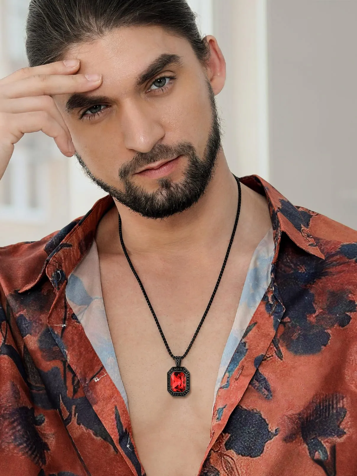 FaithHeart Collana Uomo Vichingo Pendentivo in Ottagono Cristallo Rosso Smeraldo Ossidiana con Rune Vichinghe Accessorio Moda Unico Perfetto per Regalo Stile Personale - immagine 2