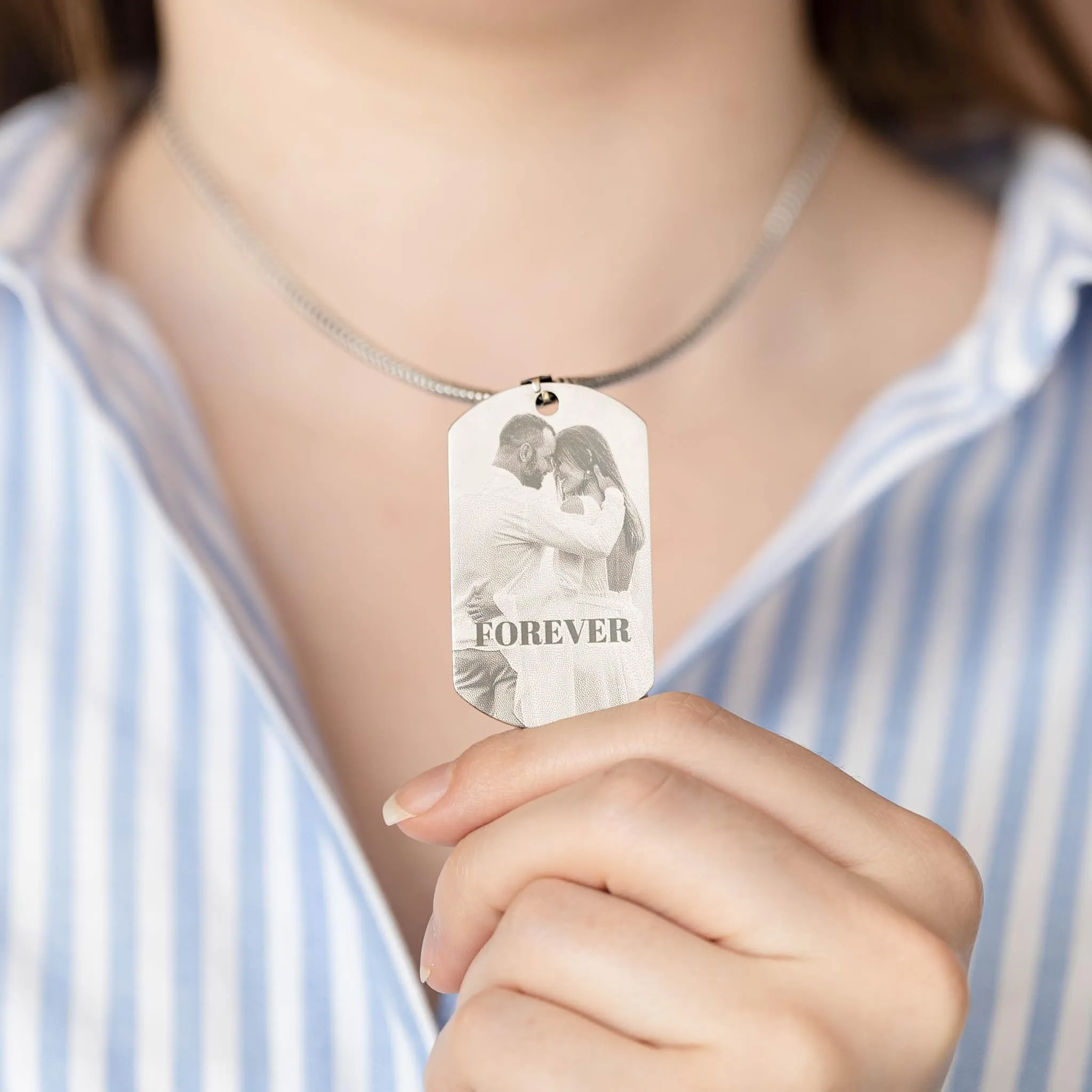 Wanapix | Ciondolo Inciso con Foto, Nome o Testi | Collana Allungata in Acciaio Inossidabile con Catena | Personalizzato su 1 lato tramite Incisione Laser | 100% Personalizzato - immagine 2