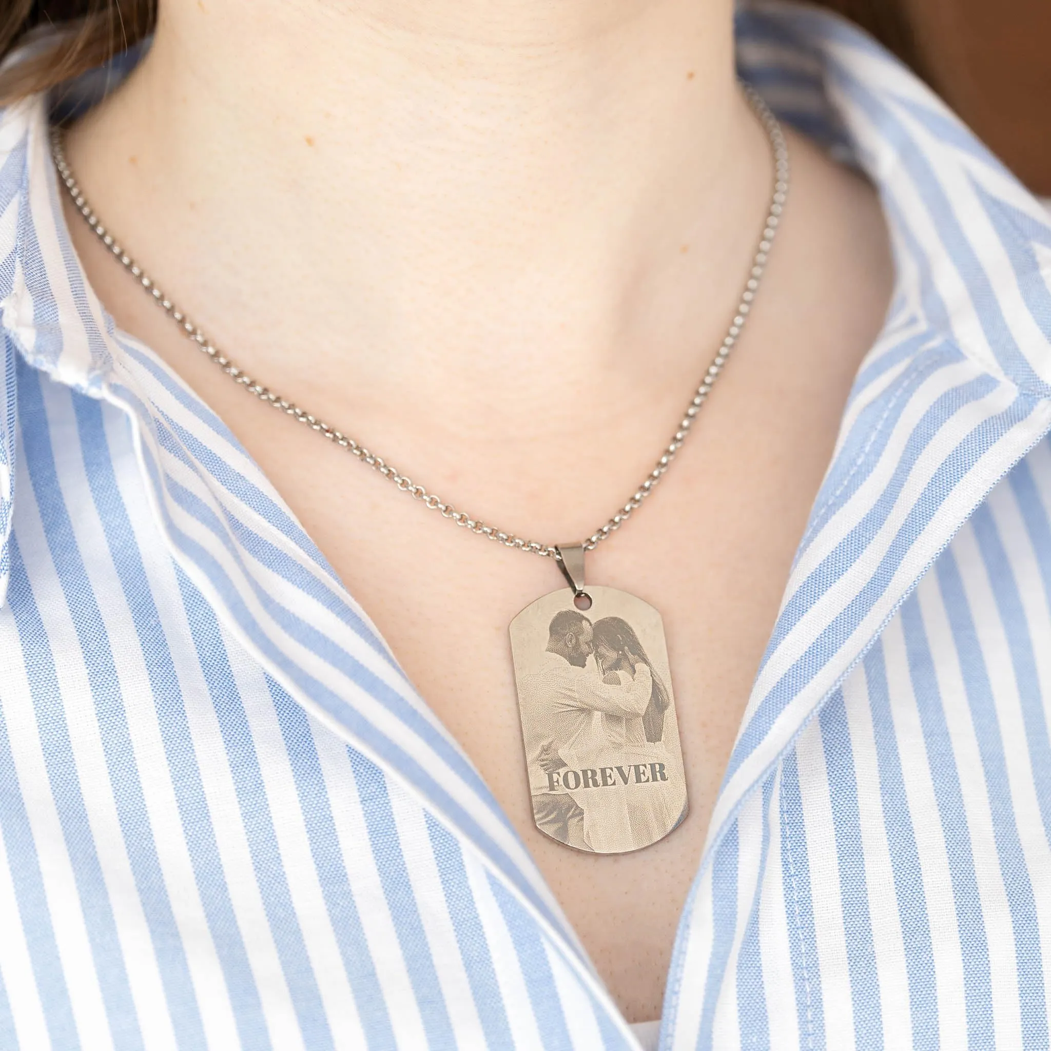 Wanapix | Ciondolo Inciso con Foto, Nome o Testi | Collana Allungata in Acciaio Inossidabile con Catena | Personalizzato su 1 lato tramite Incisione Laser | 100% Personalizzato - immagine 3