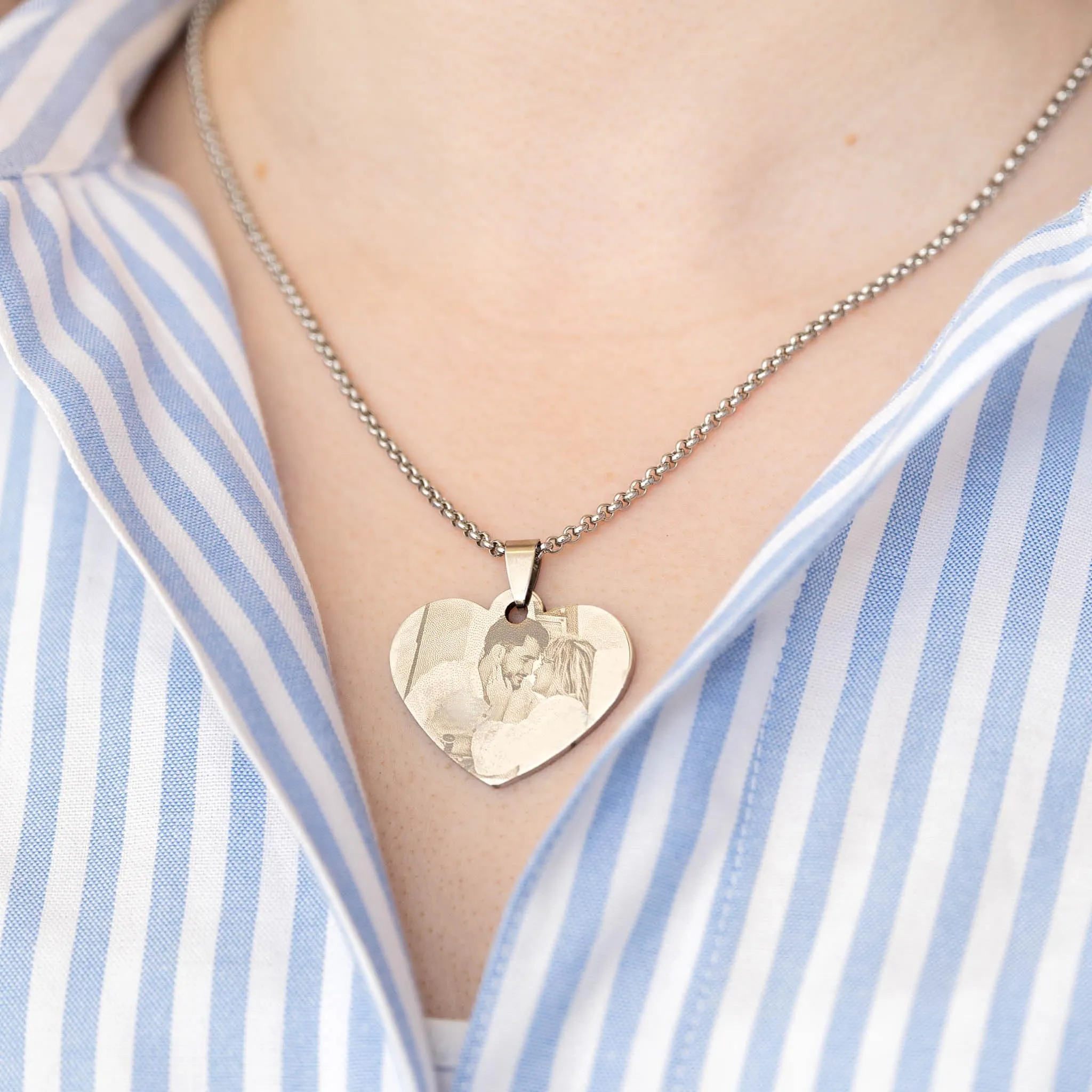Wanapix | Ciondolo Inciso con Foto, Nome o Testi | Collana Cuore in Acciaio Inossidabile con Catena | Personalizzato su 1 lato tramite Incisione Laser | 100% Personalizzato - immagine 2