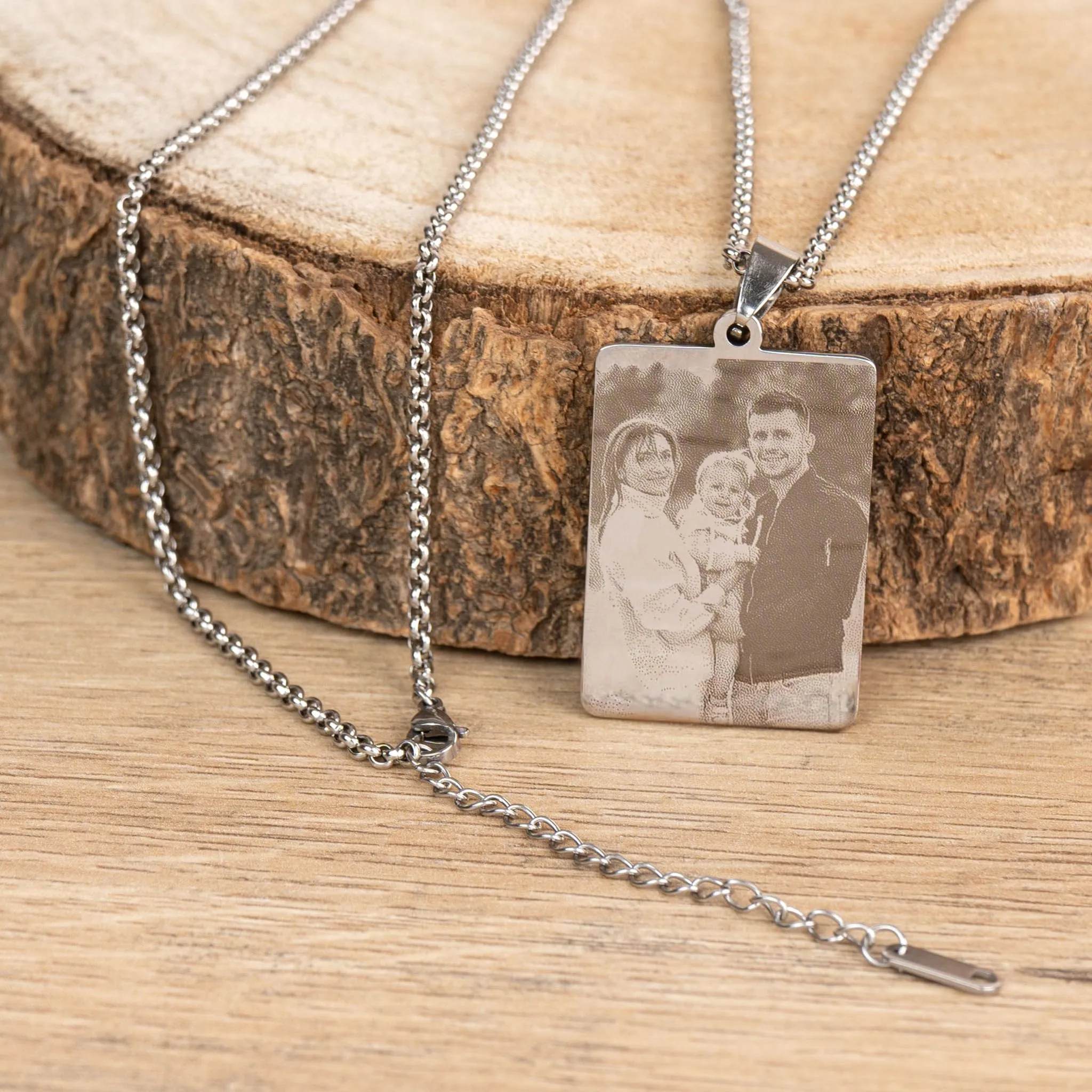 Wanapix | Ciondolo Inciso con Foto, Nome o Testi | Collana Rettangolare in Acciaio Inossidabile con Catena | Personalizzato su 2 lati tramite Incisione Laser | 100% Personalizzato - immagine 4