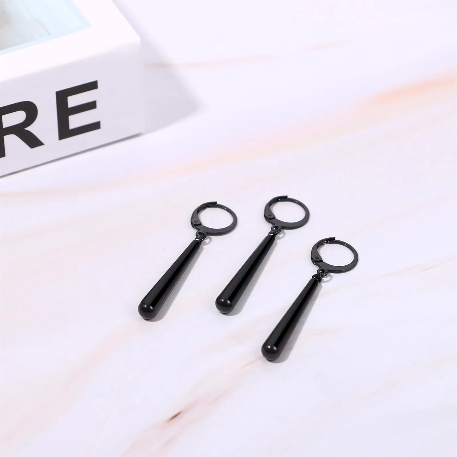 JewelryWe One Piece orecchini da uomo in acciaio inox Roronoa Zoro orecchini a cerchio Huggie orecchini clip on orecchini pendenti anime cosplay gioielli per gli amanti degli anime di Lorenor Zorro - immagine 6