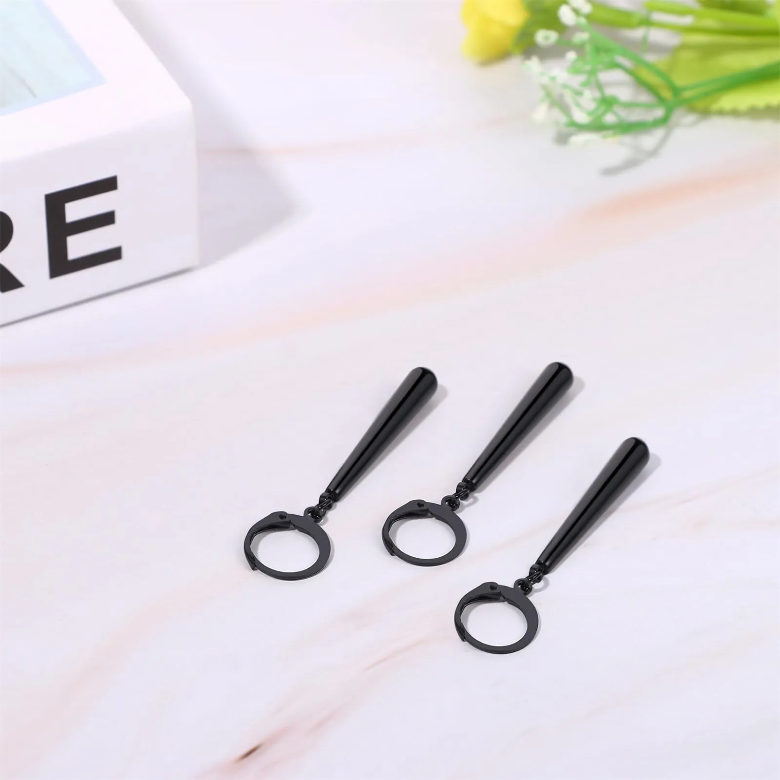 JewelryWe One Piece orecchini da uomo in acciaio inox Roronoa Zoro orecchini a cerchio Huggie orecchini clip on orecchini pendenti anime cosplay gioielli per gli amanti degli anime di Lorenor Zorro - immagine 7