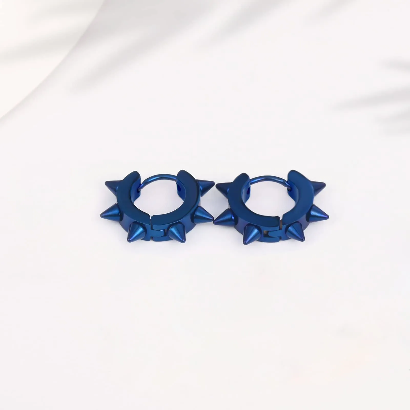 feilok Orecchini in acciaio inossidabile per le donne Uomini cartilagine Piercing Spike blu - immagine 3