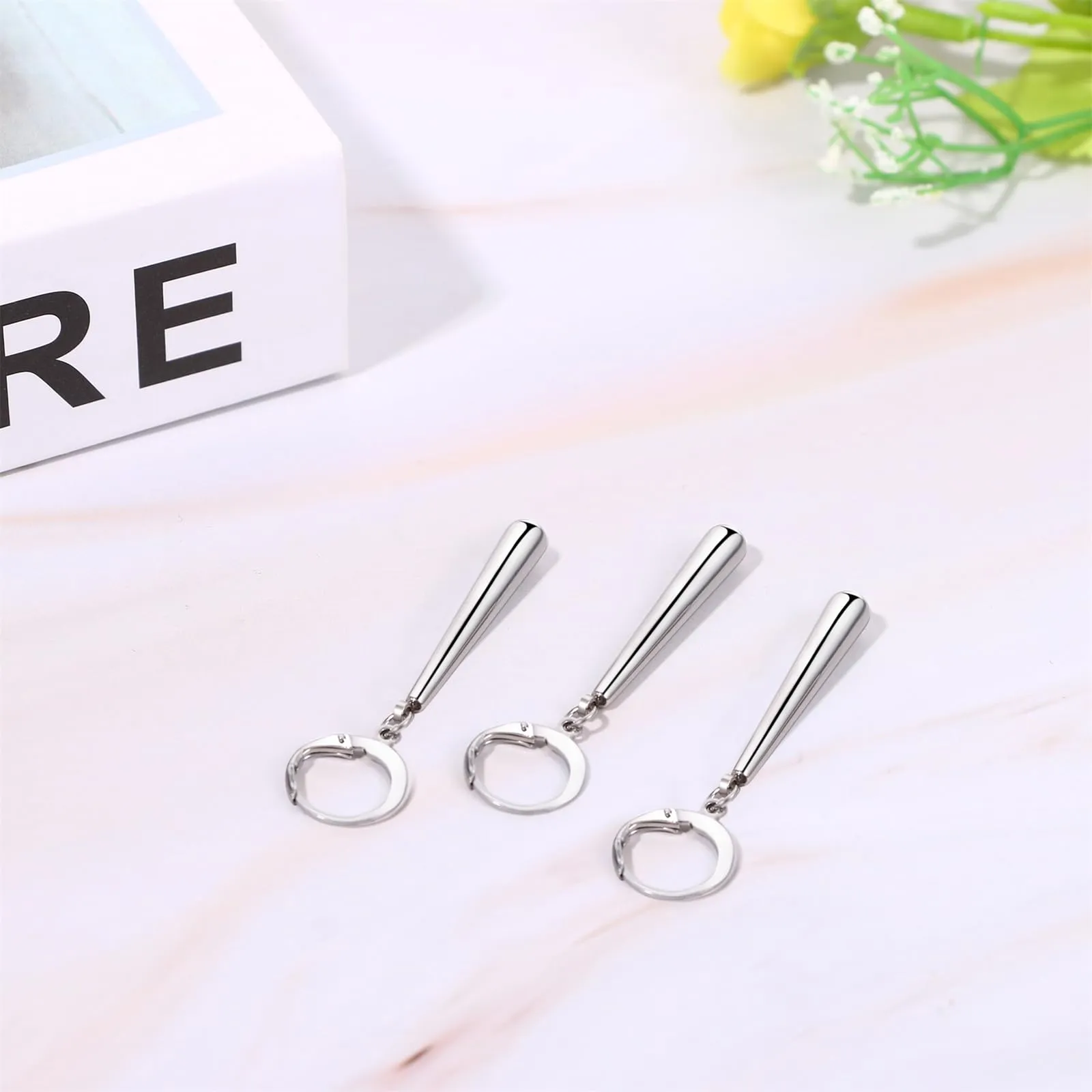 JewelryWe One Piece orecchini da uomo in acciaio inox Roronoa Zoro orecchini a cerchio Huggie orecchini clip on orecchini pendenti anime cosplay gioielli per gli amanti degli anime di Lorenor Zorro - immagine 6