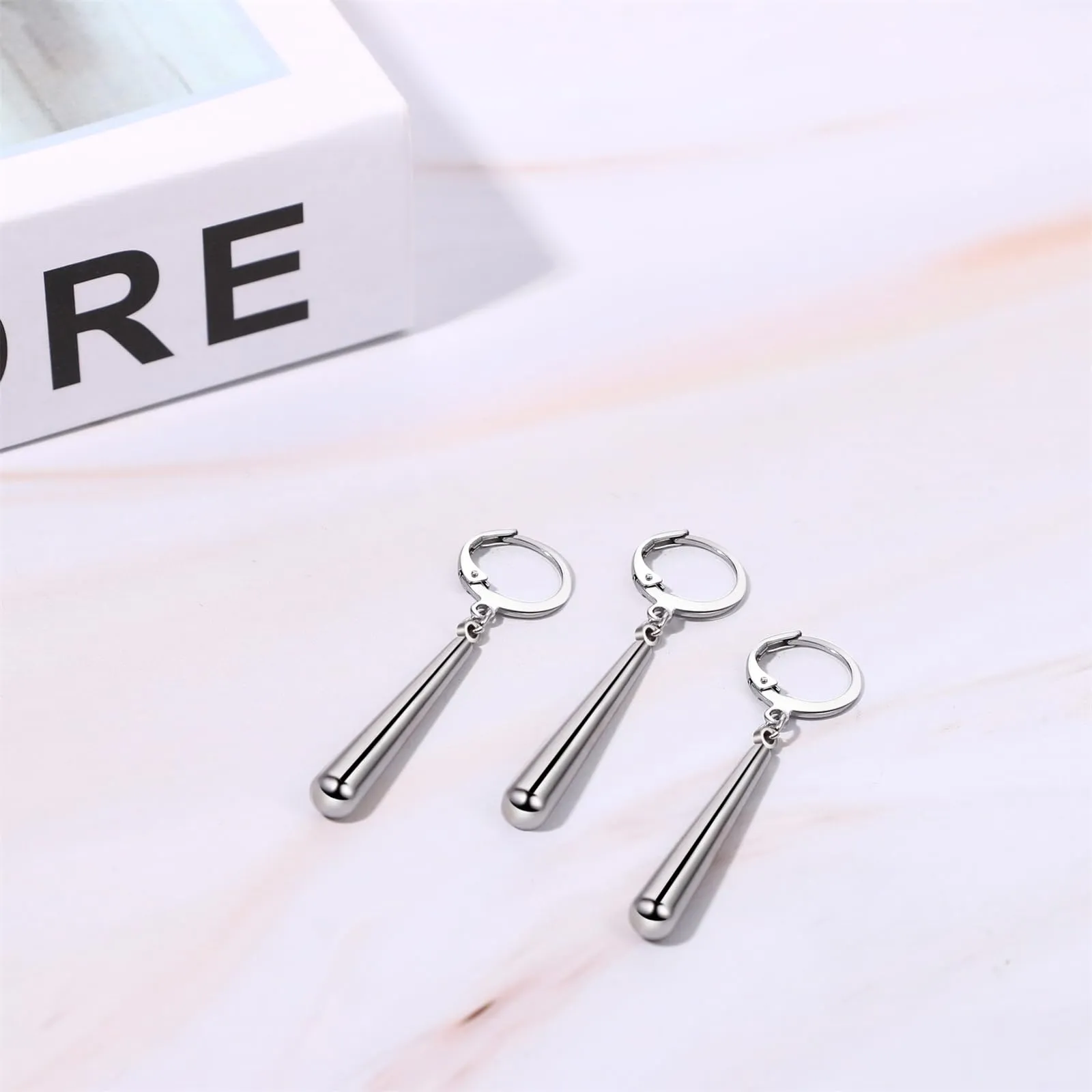 JewelryWe One Piece orecchini da uomo in acciaio inox Roronoa Zoro orecchini a cerchio Huggie orecchini clip on orecchini pendenti anime cosplay gioielli per gli amanti degli anime di Lorenor Zorro - immagine 7