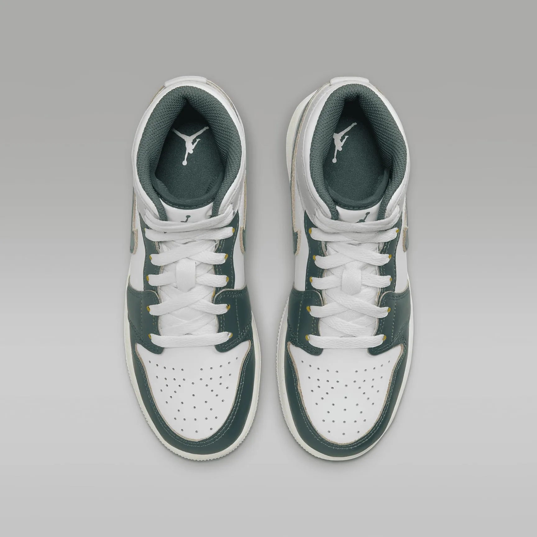 Nike Uomini Air Jordan 1 Mid Se (Gs) Scarpe Da Corsa, BIANCO/VERDE OSSIDATO-VELA-GRIGIO NEUTRO, 5.5 UK (6 US) - immagine 4