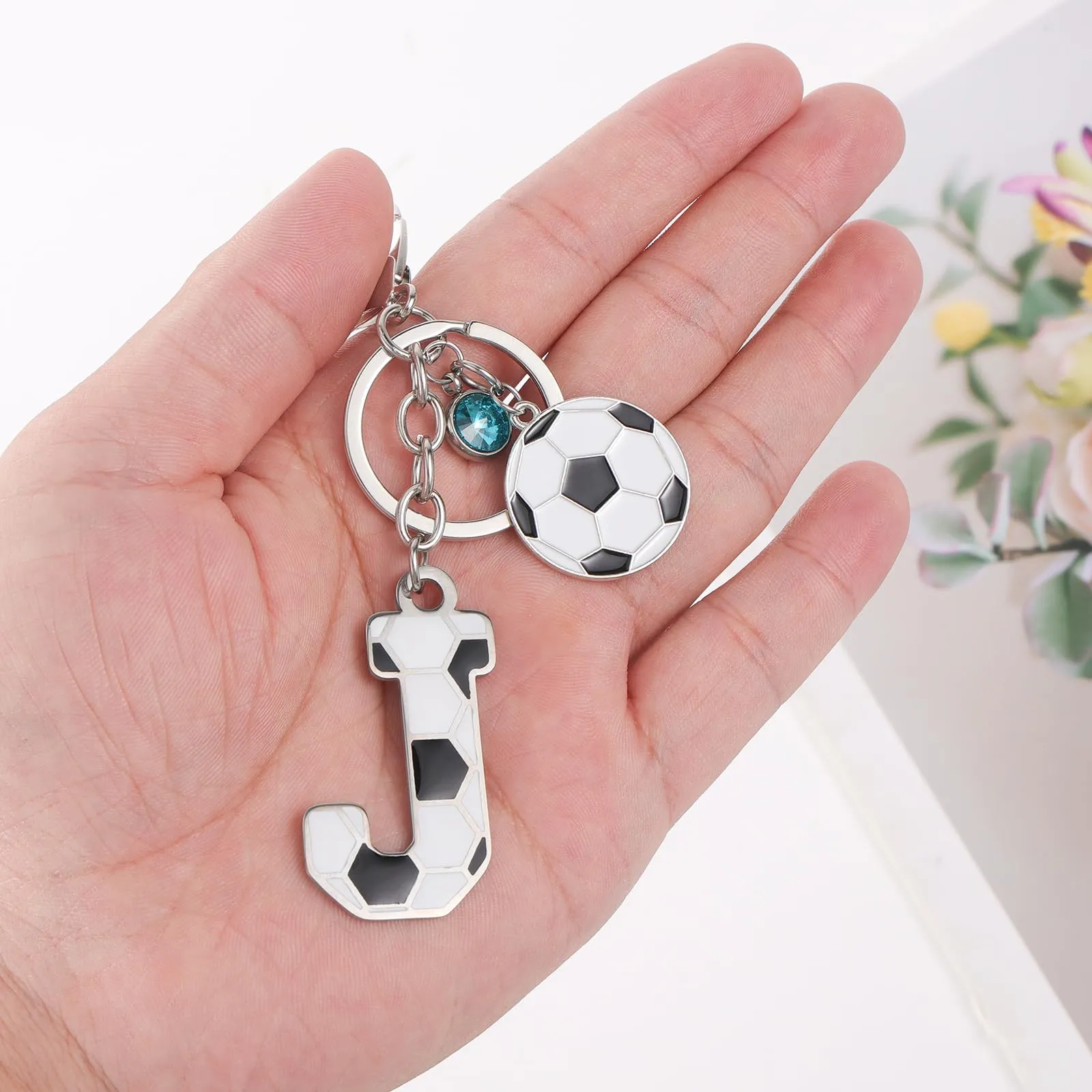 MWOOT Portachiavi Calcio Lettera Iniziale, Portachiavi Alfabeto con Ciondoli a Calcio, Portachiavi Sport Regalo Calcio per Amanti del Calcio, Charms per Borse Zaino Accessori(J) - immagine 6