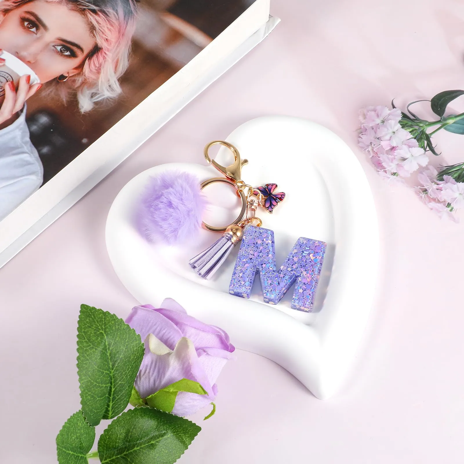 JSRQT Nome Lettera iniziale M Portachiavi Viola da Ragazza Farfallina Nappa Donna Regalo Decor Personalizzare per Borsa Zaino Ciondoli in Resina - immagine 3