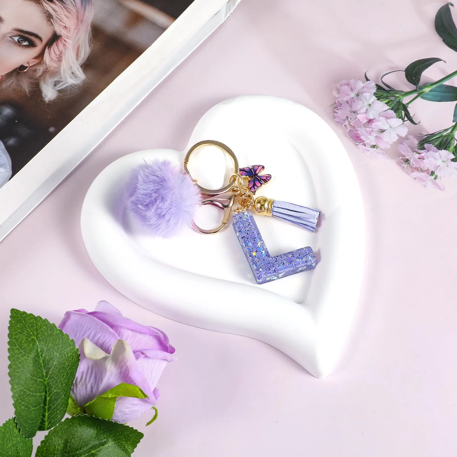 JSRQT Nome Lettera iniziale L Portachiavi Viola Farfallina Nappa Portachiavi da Ragazza Portachiavi Donna Regalo Portachiavi Decor Portachiavi da Personalizzare per Borsa Zaino Ciondoli in Resina - immagine 3