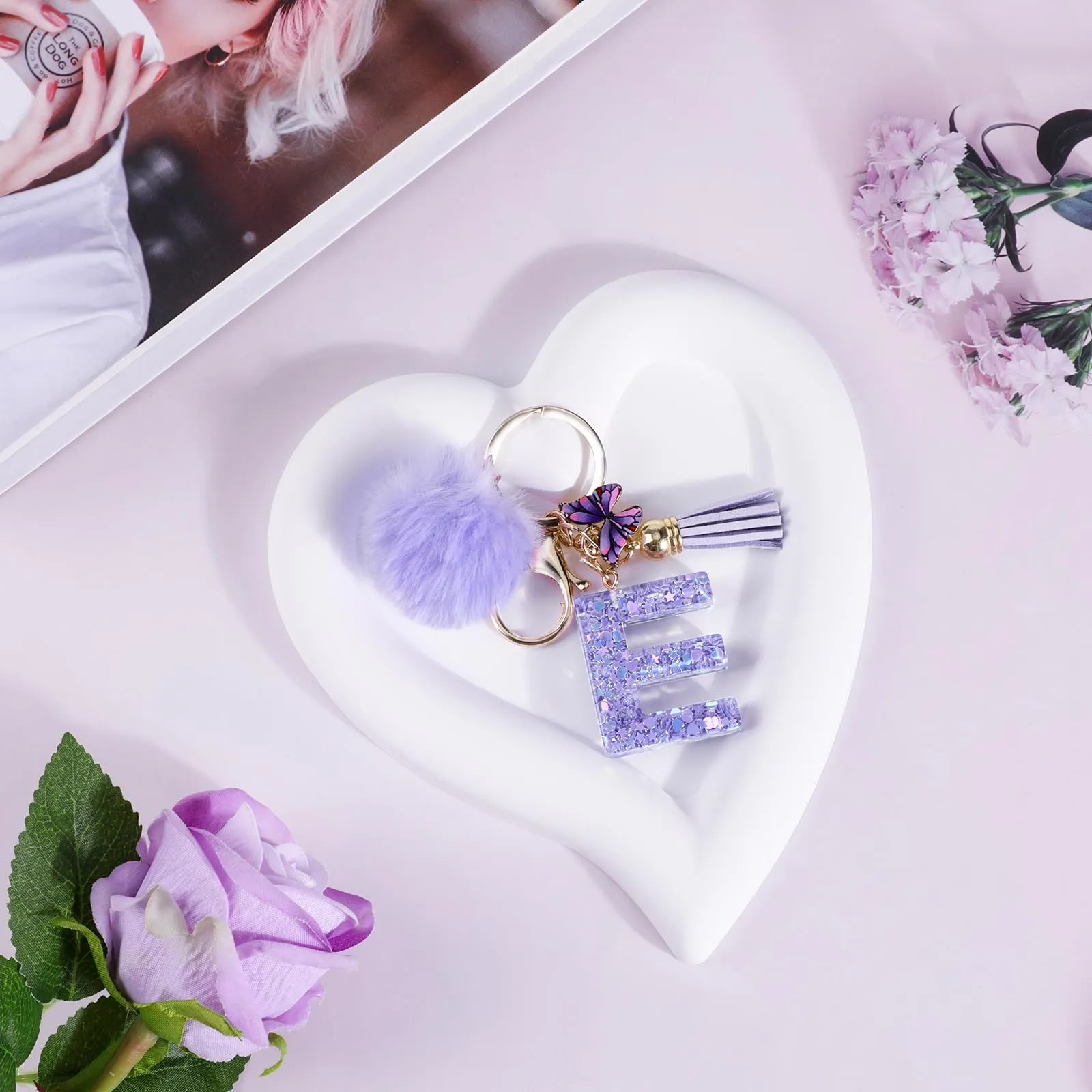JSRQT Nome Lettera iniziale E Portachiavi Viola Portachiavi da Ragazza Farfallina Nappa Portachiavi Donna Portachiavi Decor Portachiavi da Personalizzare Ciondoli in Resina Regalo per Borsa Zaino - immagine 5