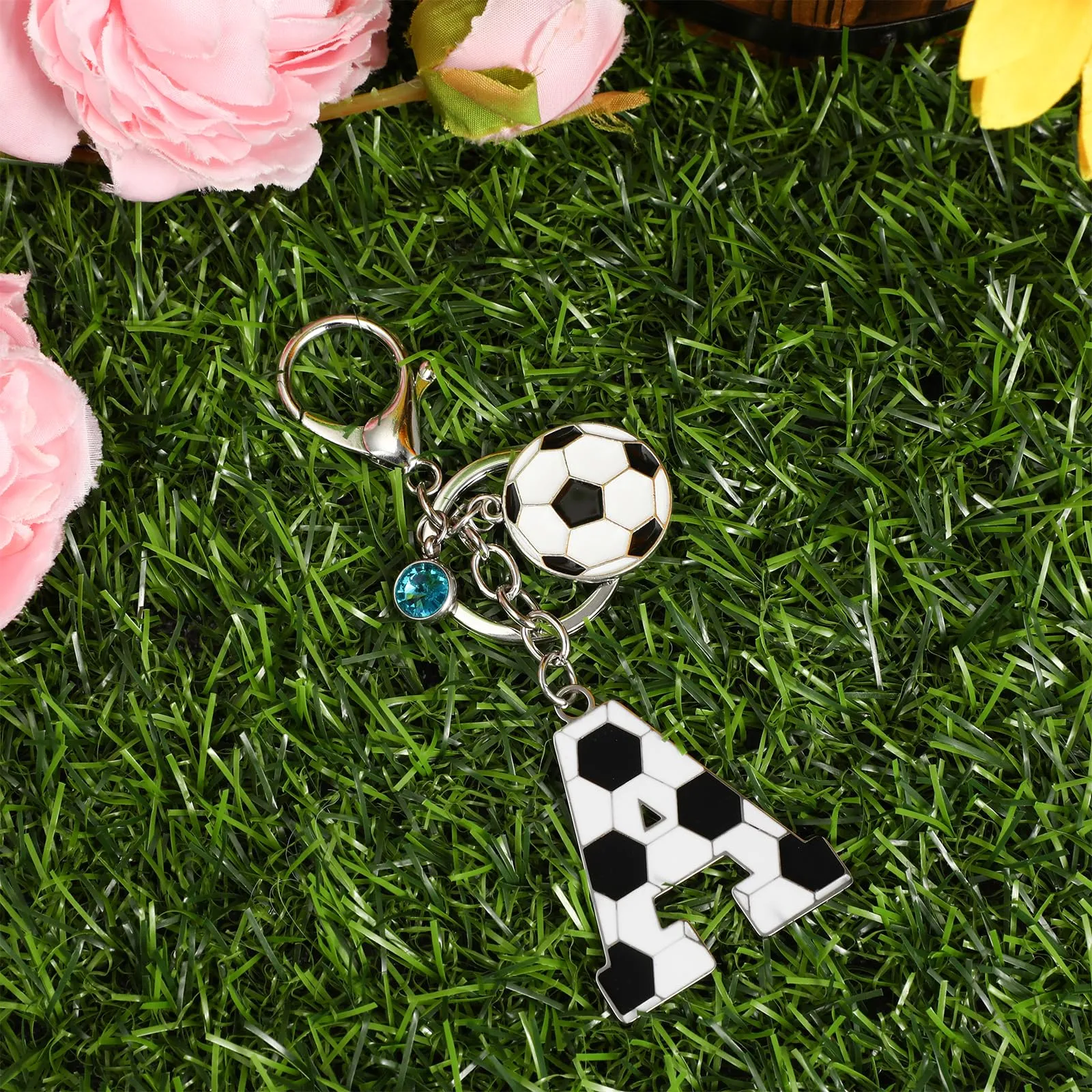MWOOT Portachiavi Lettera Iniziale con Ciondoli Calcio, Charms Alfabeto Sport Regalo Amanti Borse Zaino - immagine 4