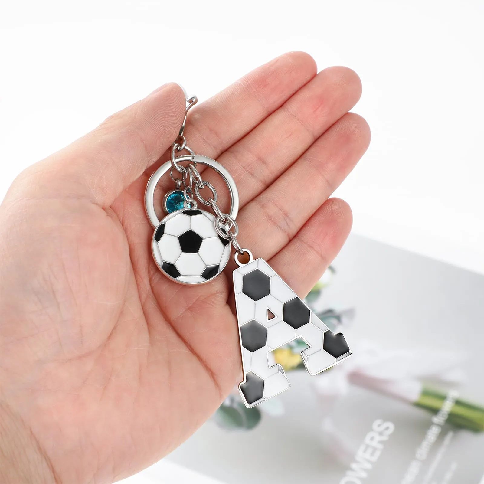 MWOOT Portachiavi Lettera Iniziale con Ciondoli Calcio, Charms Alfabeto Sport Regalo Amanti Borse Zaino - immagine 6
