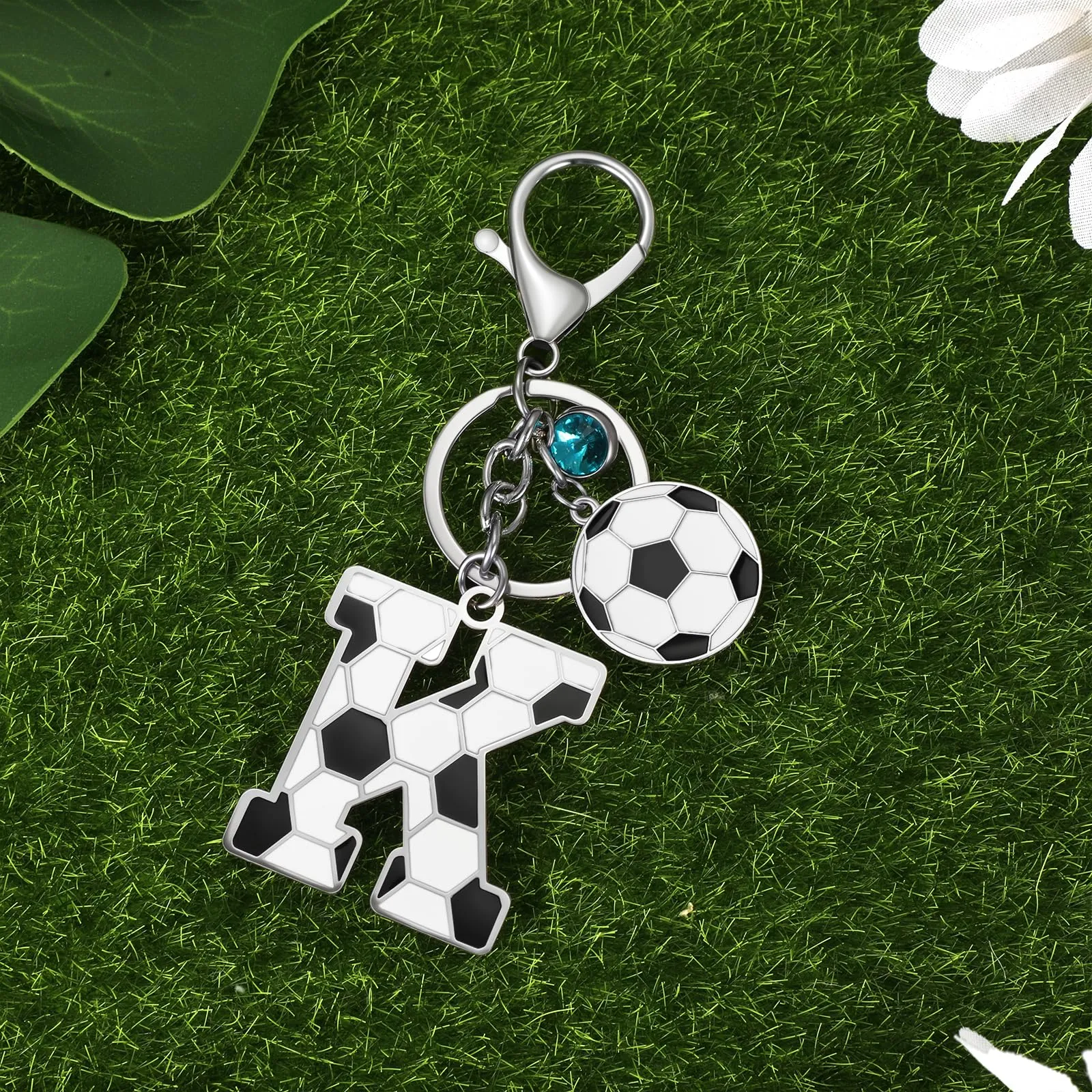 MWOOT Portachiavi Calcio Lettera Iniziale, Portachiavi Alfabeto con Ciondoli a Calcio, Portachiavi Sport Regalo Calcio per Amanti del Calcio, Charms per Borse Zaino Accessori(K) - immagine 4