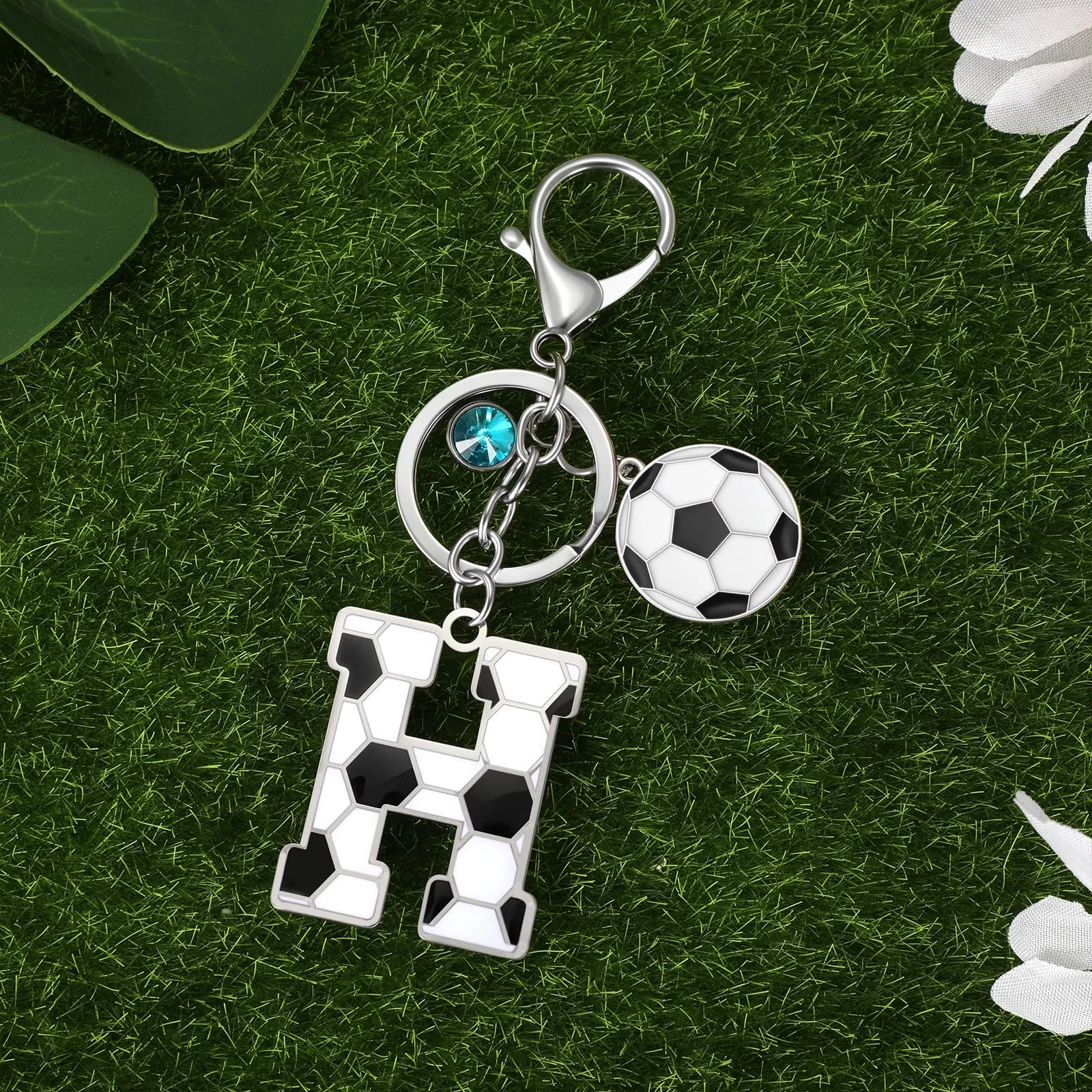 MWOOT Portachiavi Calcio Lettera Iniziale, Portachiavi Alfabeto con Ciondoli a Calcio, Portachiavi Sport Regalo Calcio per Amanti del Calcio, Charms per Borse Zaino Accessori(H) - immagine 4