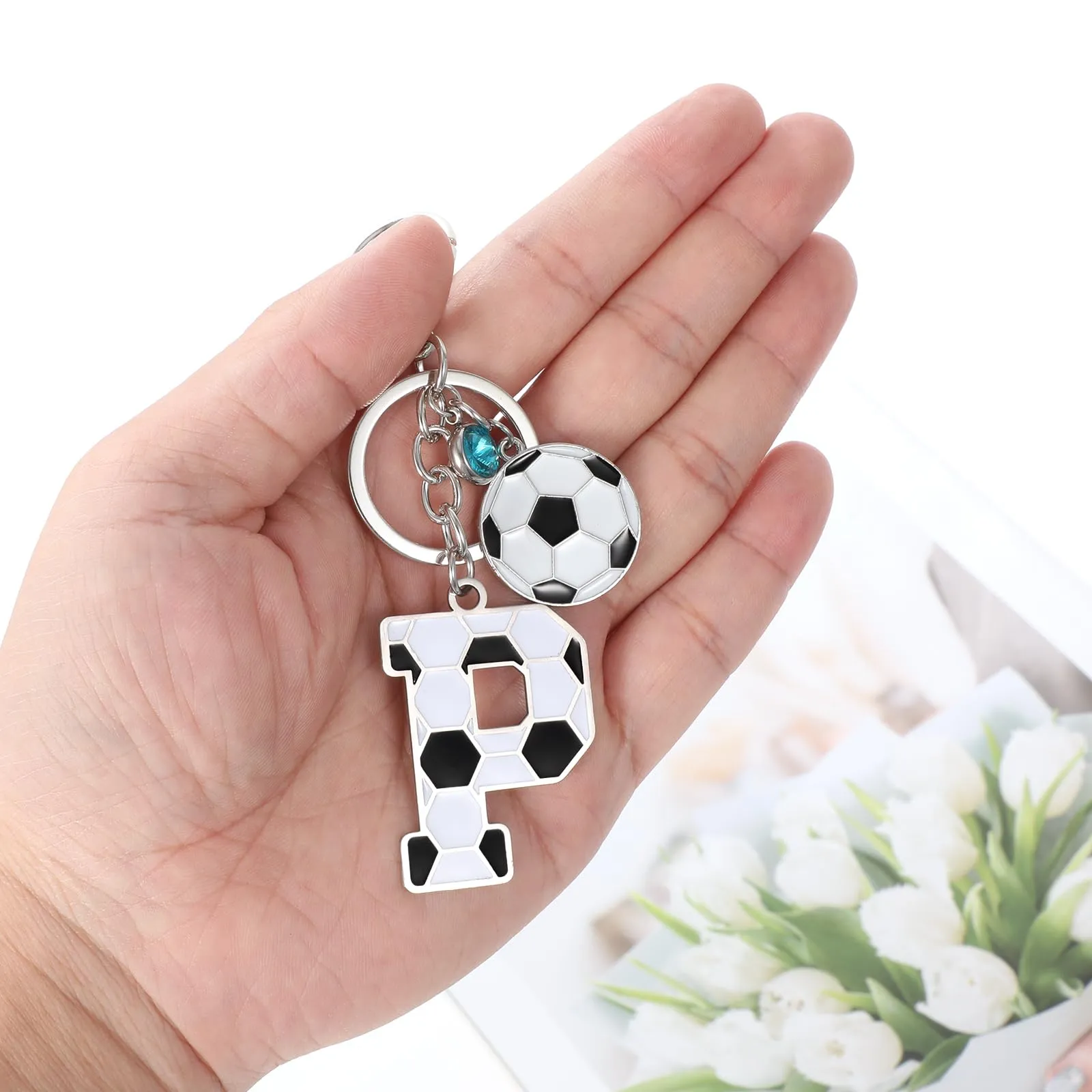 MWOOT Portachiavi Calcio Lettera Iniziale, Portachiavi Alfabeto con Ciondoli a Calcio, Portachiavi Sport Regalo Calcio per Amanti del Calcio, Charms per Borse Zaino Accessori(P) - immagine 6