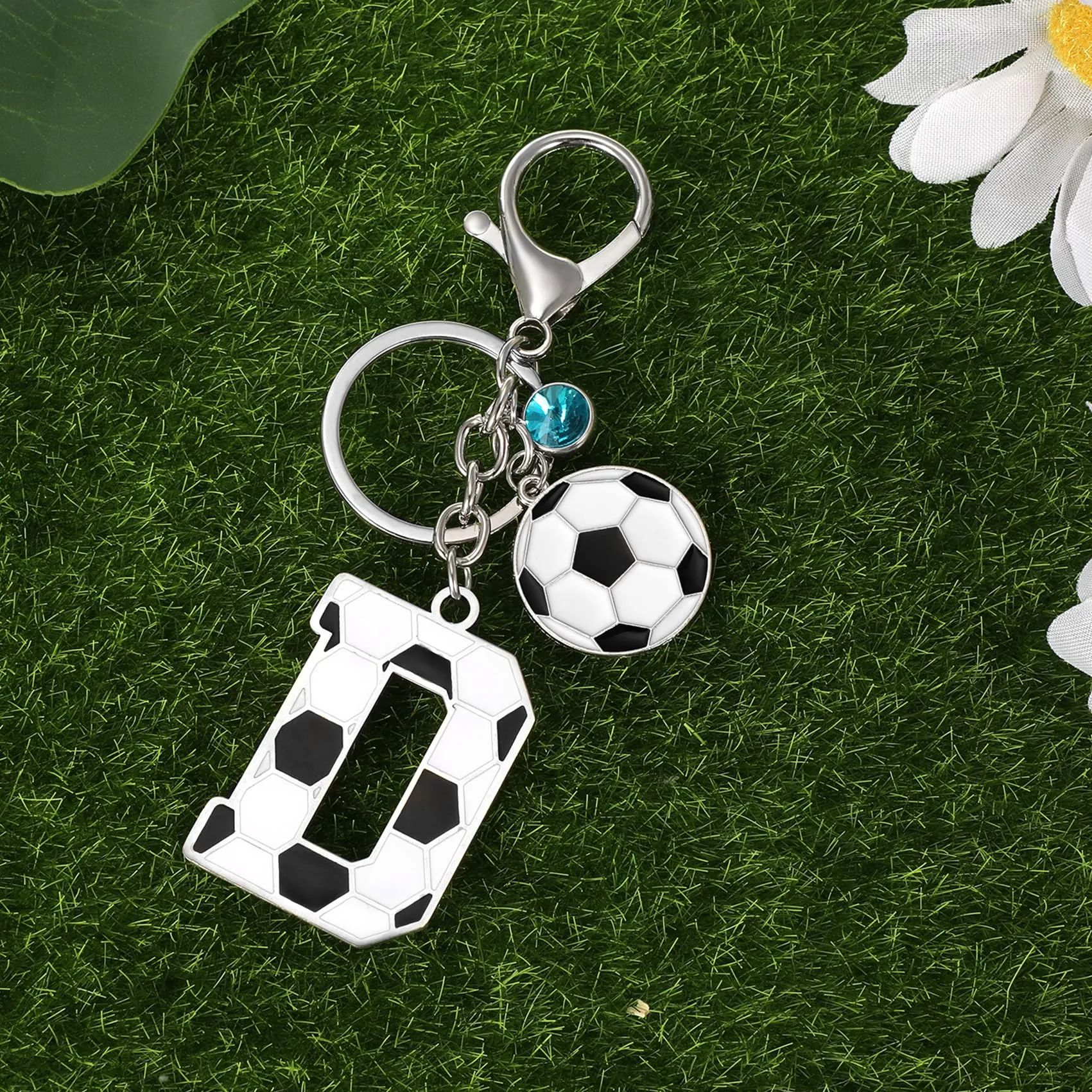 MWOOT Portachiavi Calcio Lettera Iniziale, Portachiavi Alfabeto con Ciondoli a Calcio, Portachiavi Sport Regalo Calcio per Amanti del Calcio, Charms per Borse Zaino Accessori(D) - immagine 4