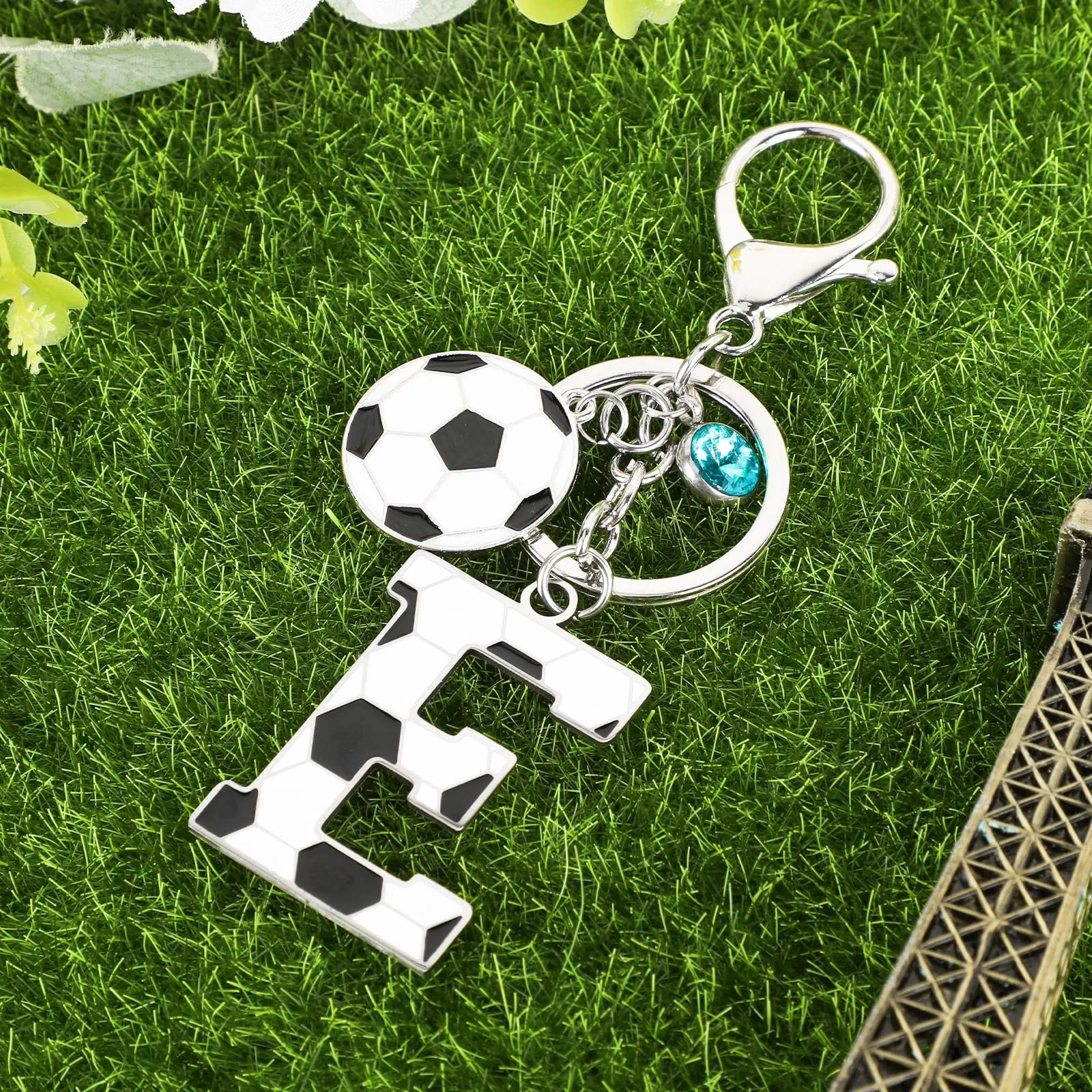 MWOOT Portachiavi Calcio Lettera Iniziale Alfabeto Ciondoli Sport Regalo Amanti Calcio Charms Borse Zaino Accessori - immagine 4