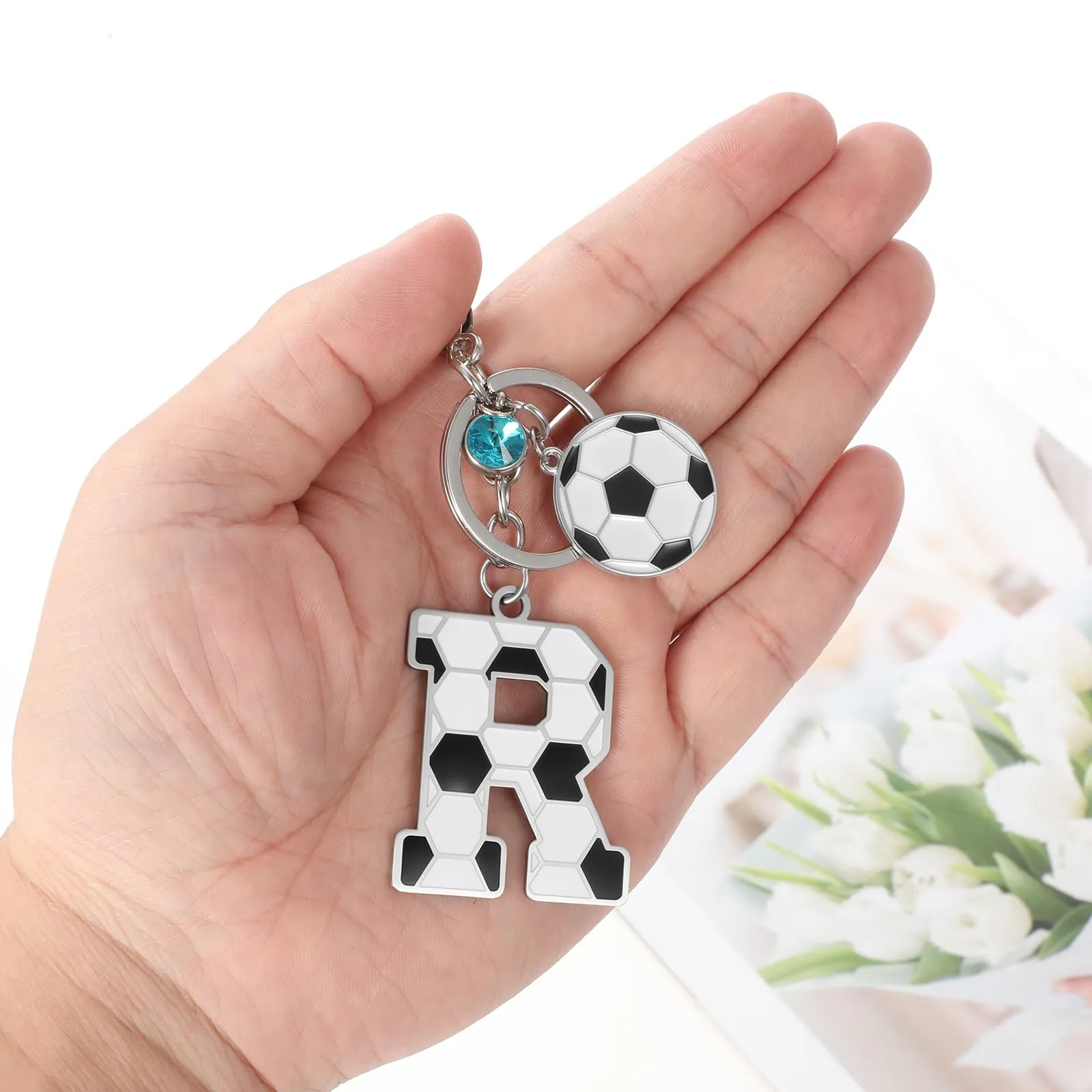 MWOOT Portachiavi Calcio Lettera Iniziale, Portachiavi Alfabeto con Ciondoli a Calcio, Portachiavi Sport Regalo Calcio per Amanti del Calcio, Charms per Borse Zaino Accessori(R) - immagine 6