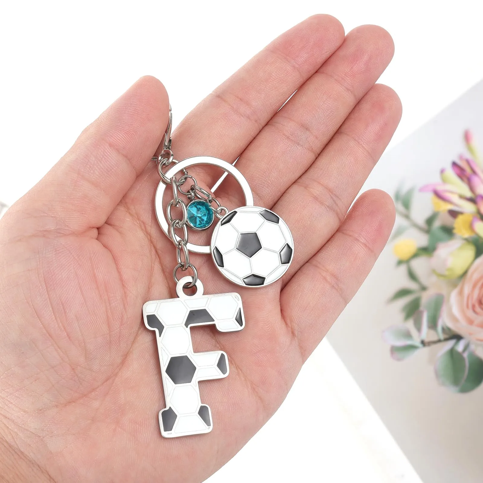 MWOOT Portachiavi Calcio Lettera Iniziale, Portachiavi Alfabeto con Ciondoli a Calcio, Portachiavi Sport Regalo Calcio per Amanti del Calcio, Charms per Borse Zaino Accessori(F) - immagine 6