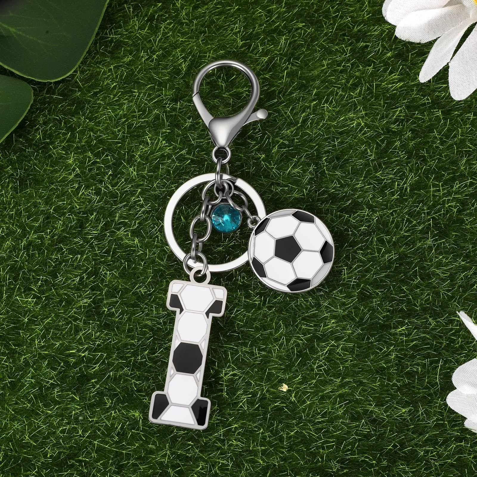 MWOOT Portachiavi Calcio Lettera Iniziale, Portachiavi Alfabeto con Ciondoli a Calcio, Portachiavi Sport Regalo Calcio per Amanti del Calcio, Charms per Borse Zaino Accessori(I) - immagine 4