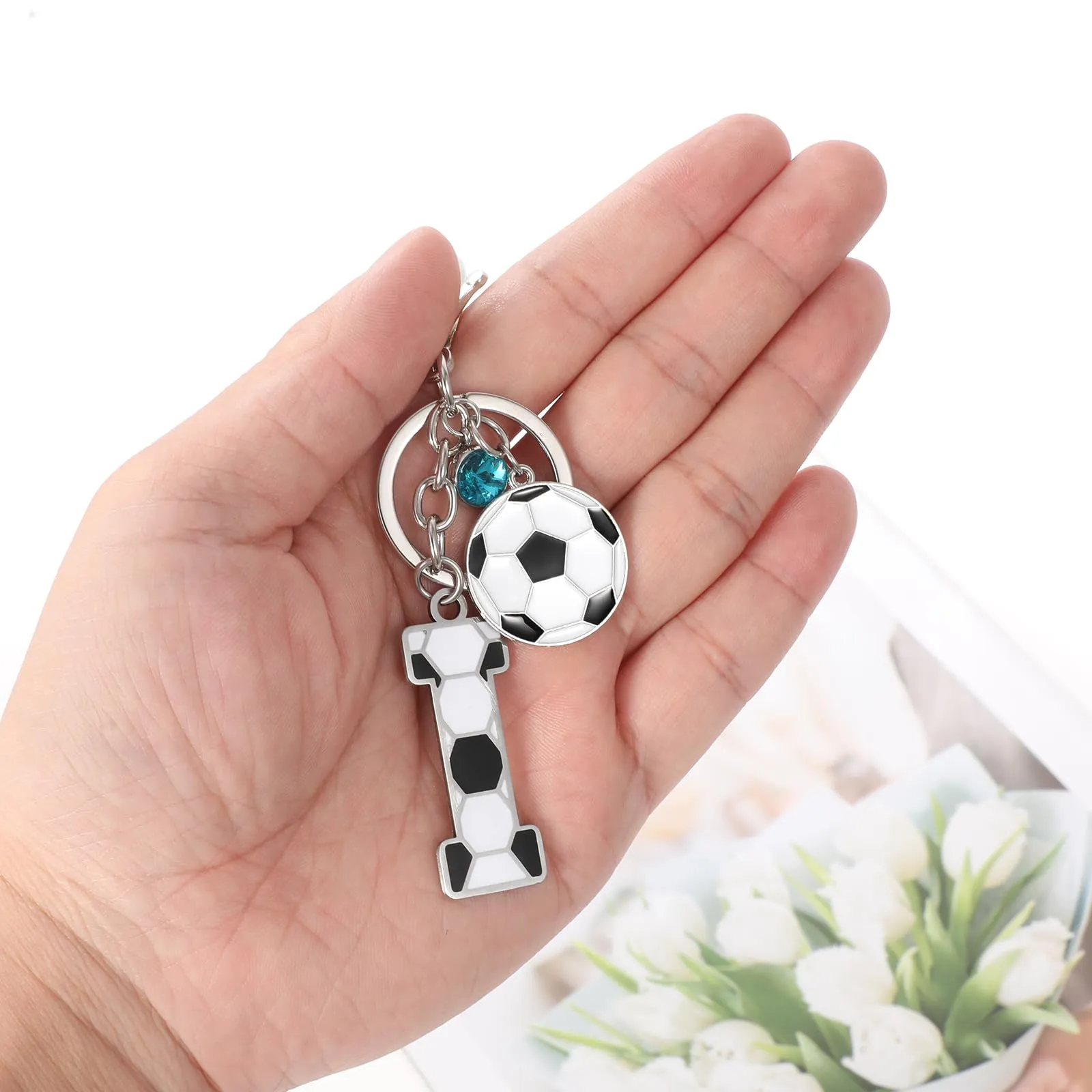 MWOOT Portachiavi Calcio Lettera Iniziale, Portachiavi Alfabeto con Ciondoli a Calcio, Portachiavi Sport Regalo Calcio per Amanti del Calcio, Charms per Borse Zaino Accessori(I) - immagine 6