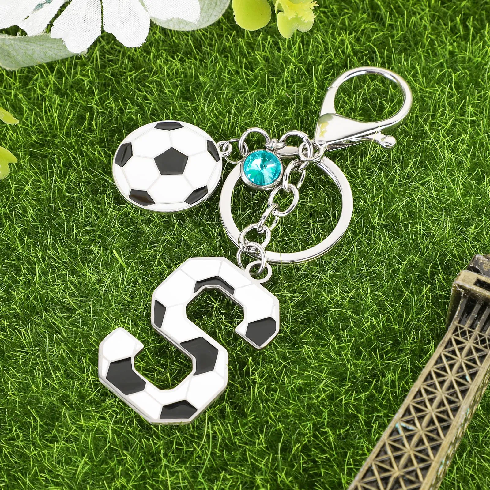 MWOOT Portachiavi Calcio Lettera Iniziale, Portachiavi Alfabeto con Ciondoli, Regalo per Amanti del Calcio, Charms per Borse Zaino Accessori(S) - immagine 4
