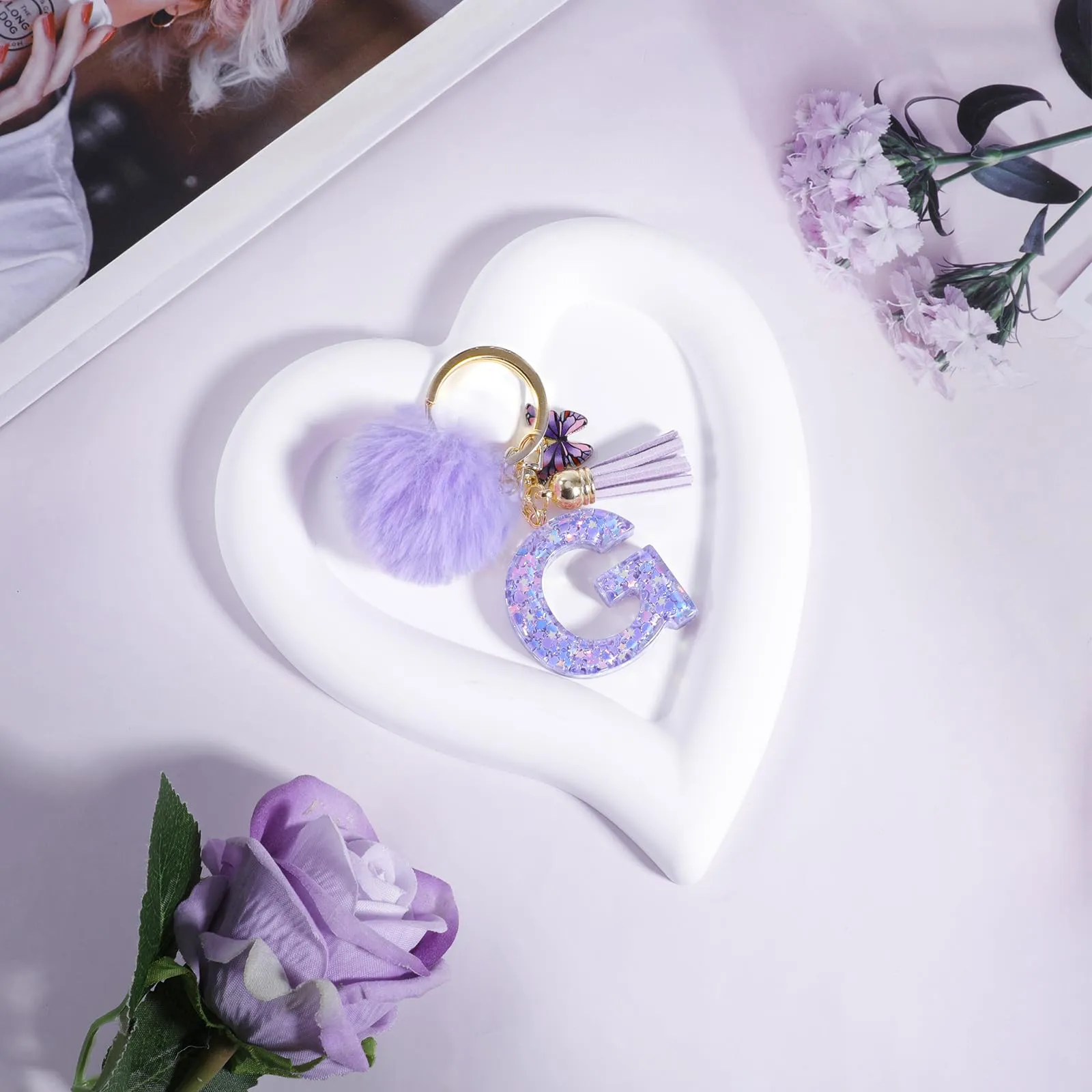 JSRQT Portachiavi da Ragazza Donna Viola Farfallina con Lettera Iniziale Nome G Ciondoli in Resina Personalizzare Regalo Legami Borsa per Auto Chiave Della Porta Macchina Zaino Pendenti Decor - immagine 3