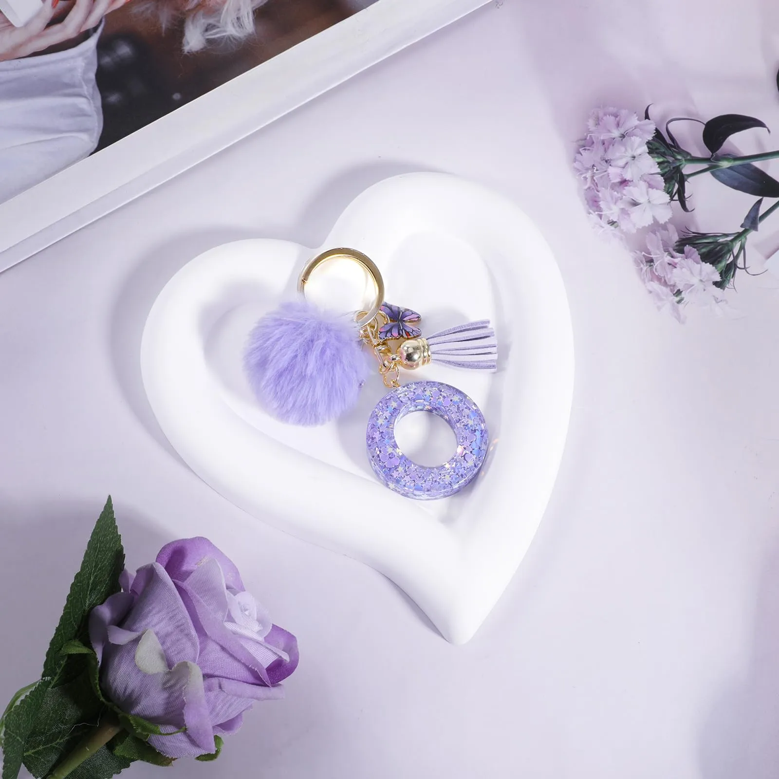 JSRQT Portachiavi da Ragazza Donna Viola Farfallina con Lettera Iniziale Nome O Ciondoli in Resina Personalizzare Regalo Legami Borsa per Auto Chiave Della Porta Macchina Zaino Pendenti Decor - immagine 3