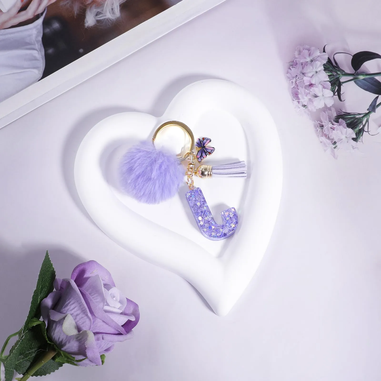 JSRQT Portachiavi da Ragazza Donna Viola Farfallina con Lettera Iniziale Nome J Ciondoli in Resina Personalizzare Regalo Legami Borsa per Auto Chiave Della Porta Macchina Zaino Pendenti Decor - immagine 3